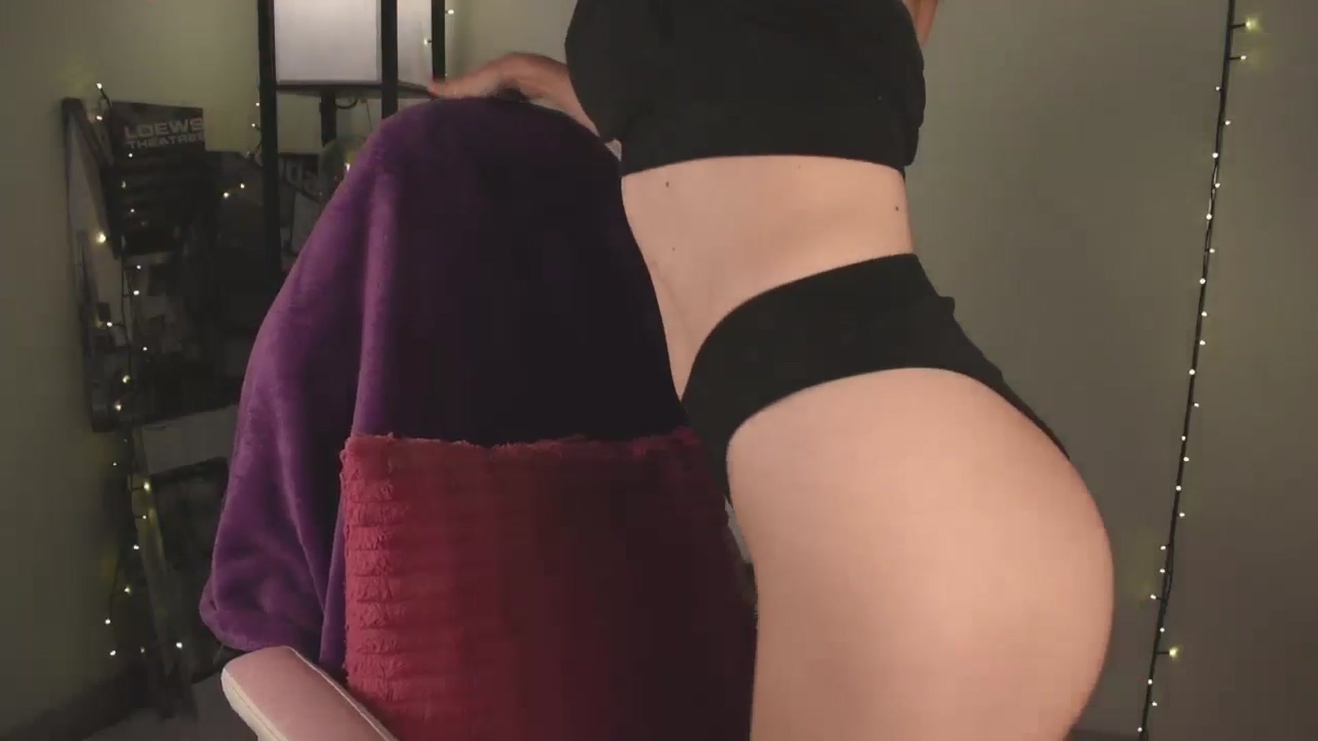 Gallery image thumbnail from TinyKiarry's myfreecams stream on, 08/08/2024, 17:18 image 19 of 20