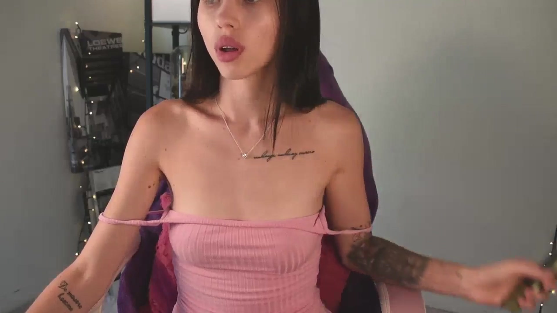 Gallery image thumbnail from TinyKiarry's myfreecams stream on, 08/09/2024, 14:16 image 12 of 20