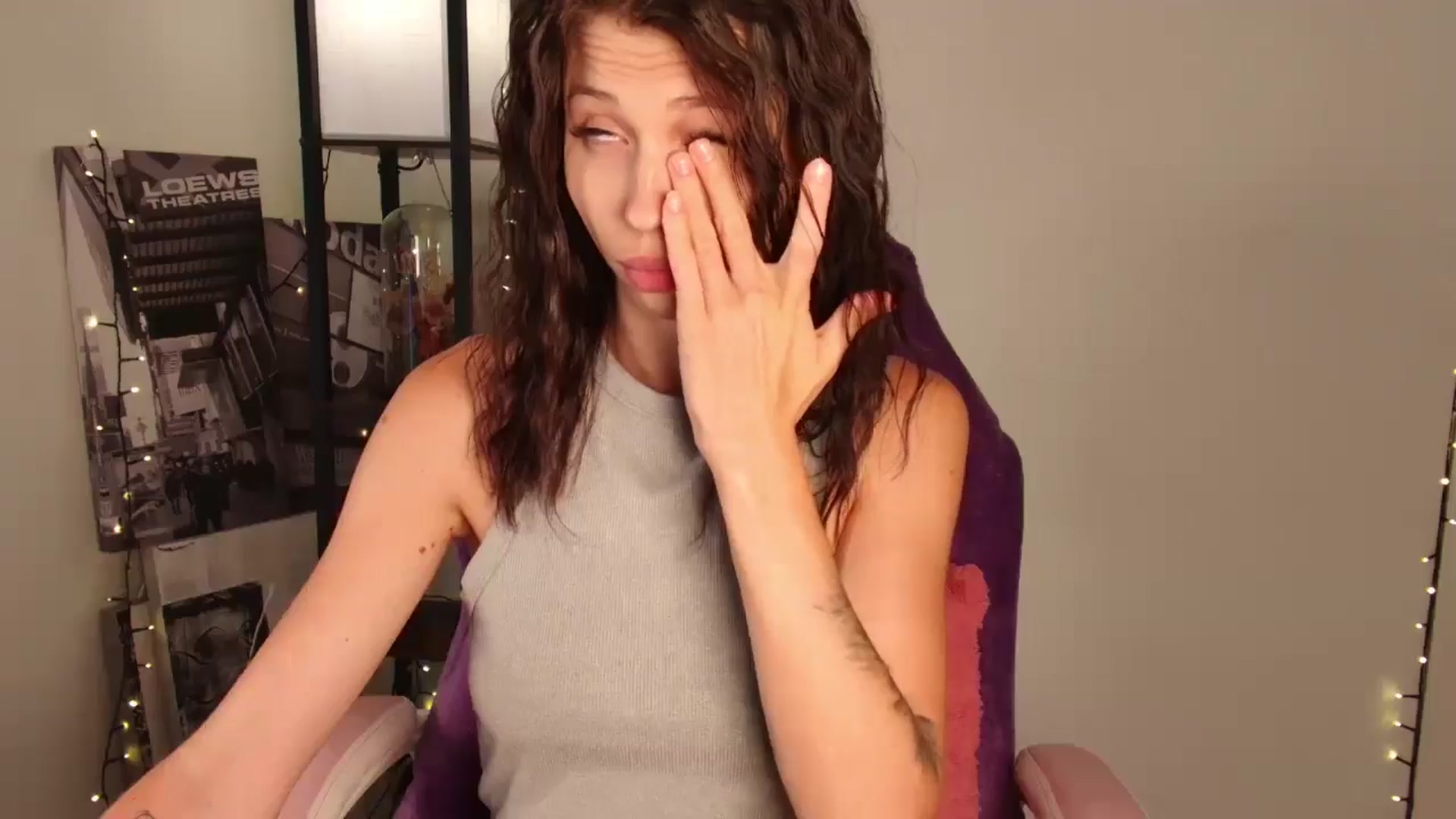 Gallery image thumbnail from TinyKiarry's myfreecams stream on, 08/29/2024, 18:34 image 3 of 20
