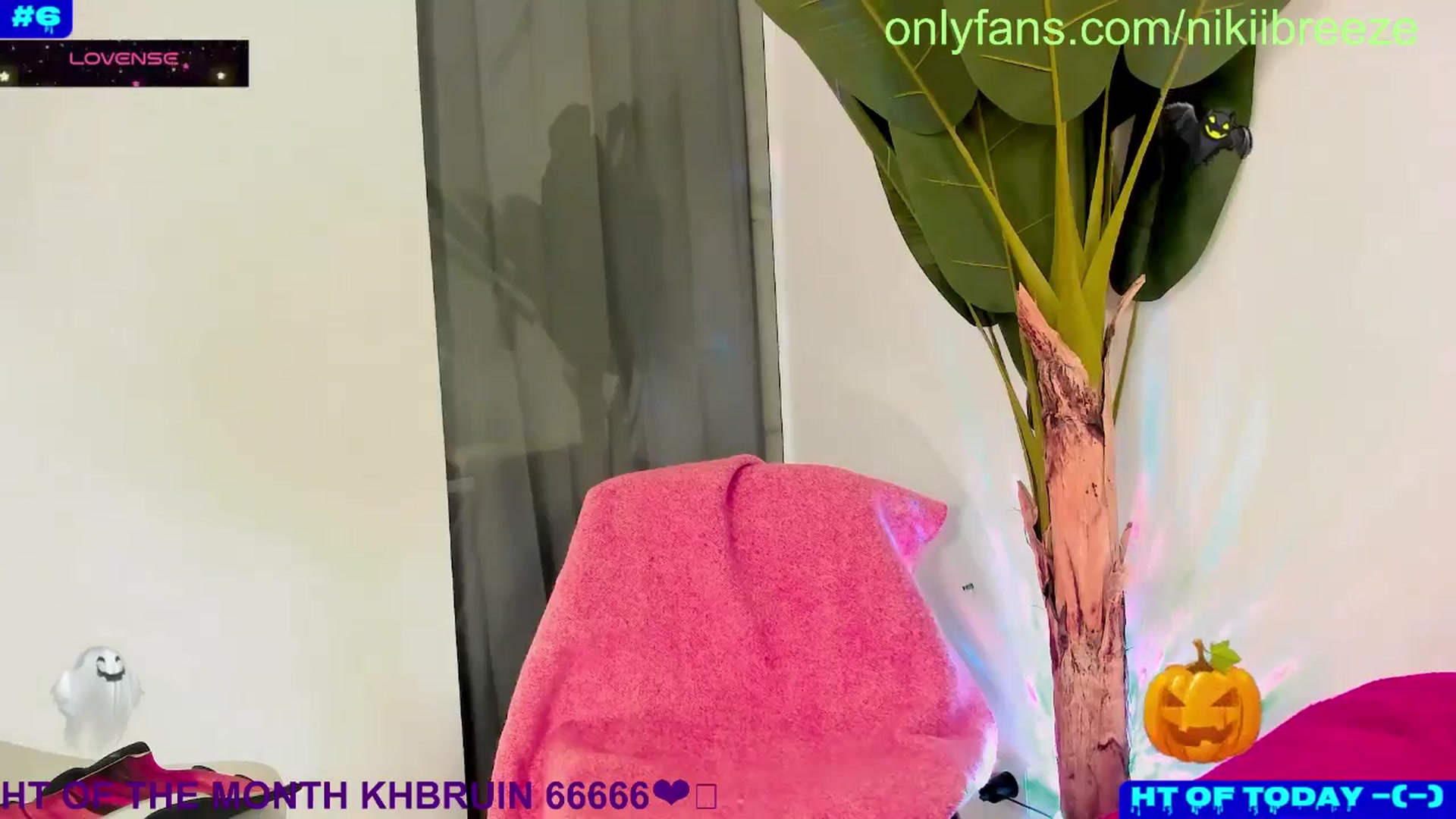 Gallery image thumbnail from TinySausgeLuv's myfreecams stream on, 10/25/2024, 16:35 image 5 of 20