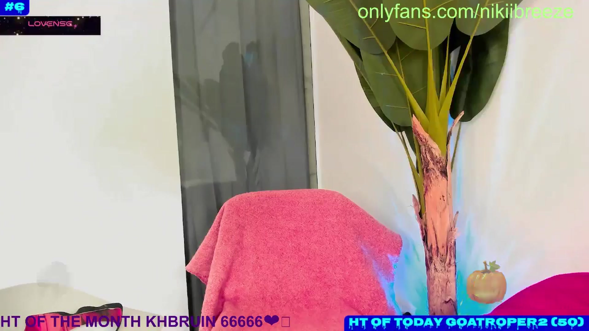 Gallery image thumbnail from TinySausgeLuv's myfreecams stream on, 10/25/2024, 18:35 image 17 of 20