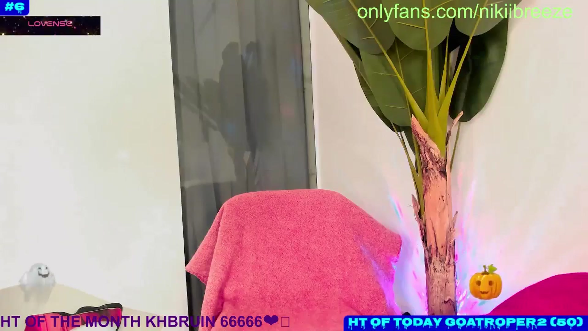 Gallery image thumbnail from TinySausgeLuv's myfreecams stream on, 10/25/2024, 18:35 image 12 of 20