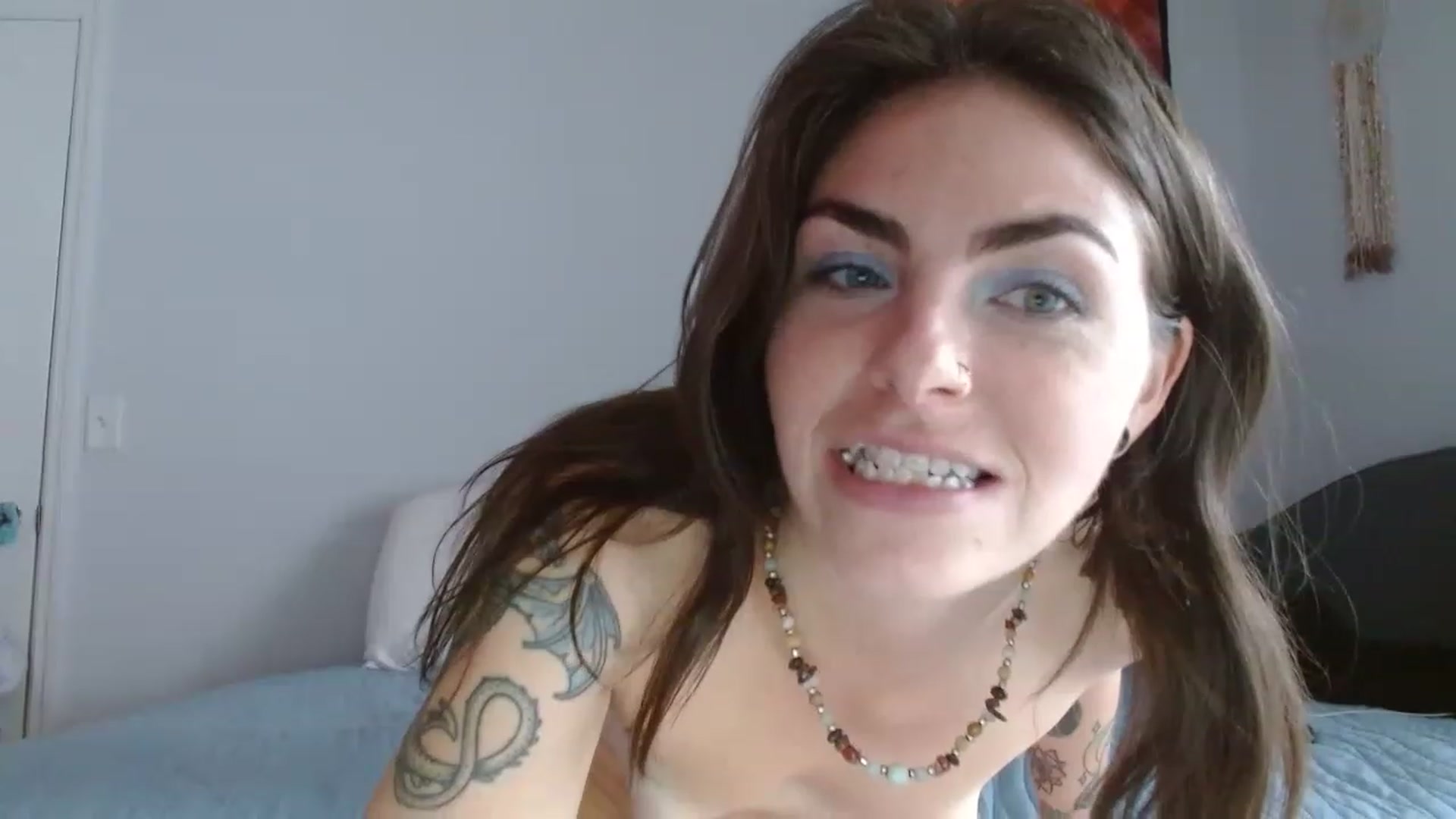 Gallery image thumbnail from TinyStarshine's myfreecams stream on, 11/16/2022, 20:16 image 8 of 20