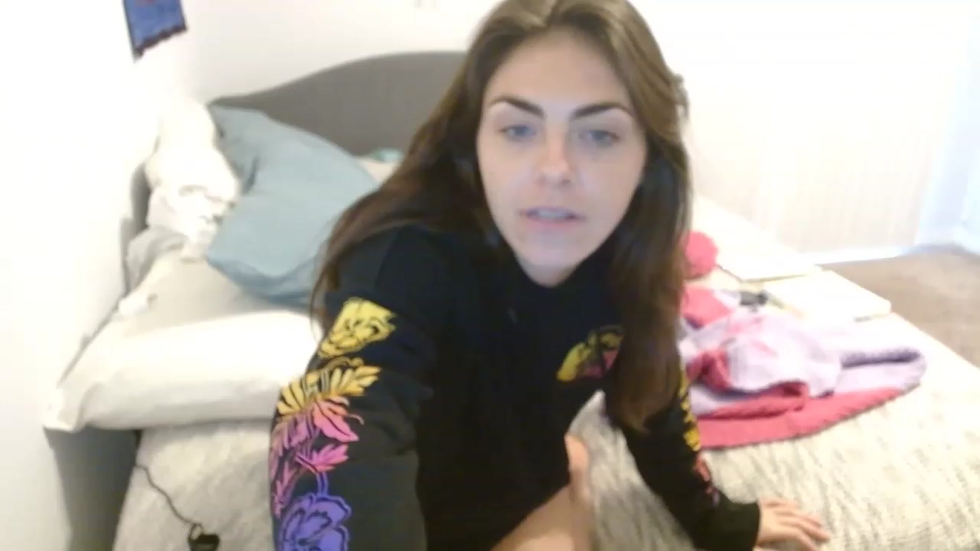 Gallery image thumbnail from TinyStarshine's myfreecams stream on, 11/21/2022, 20:35 image 1 of 20