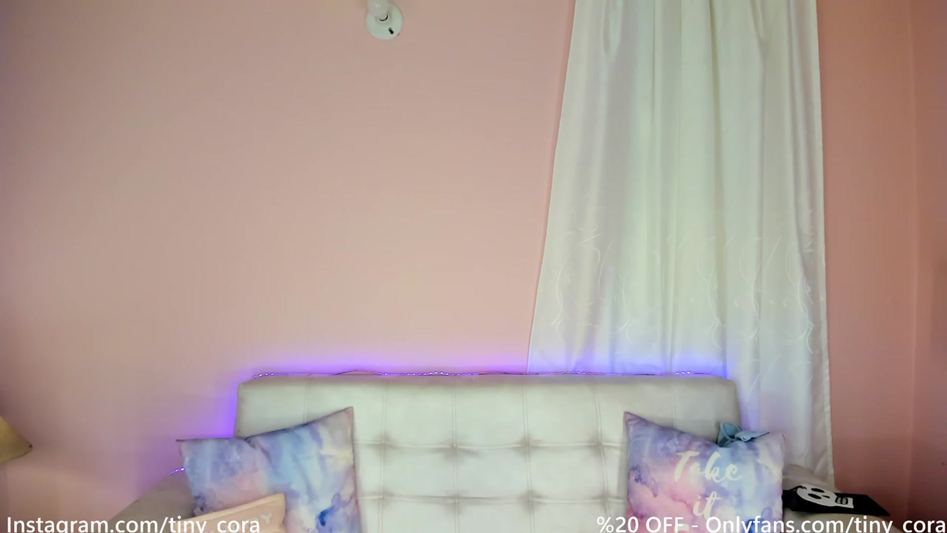 Gallery image thumbnail from Tiny_Cora's myfreecams stream on, 04/03/2023, 19:32 image 3 of 20
