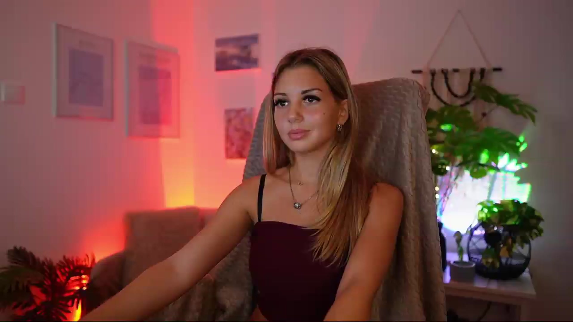 Gallery image thumbnail from Tiny_Tara18's myfreecams stream on, 09/12/2026, 15:26 image 18 of 20