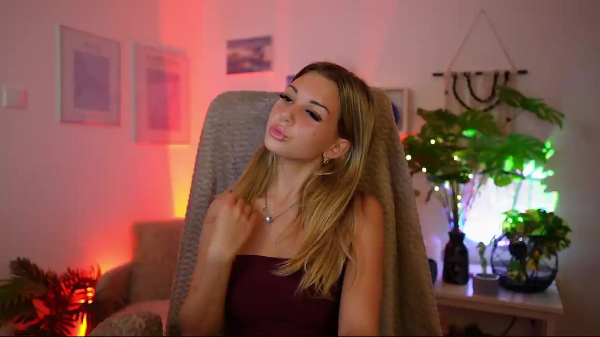 Gallery image thumbnail from Tiny_Tara18's myfreecams stream on, 09/12/2026, 17:58 image 12 of 20
