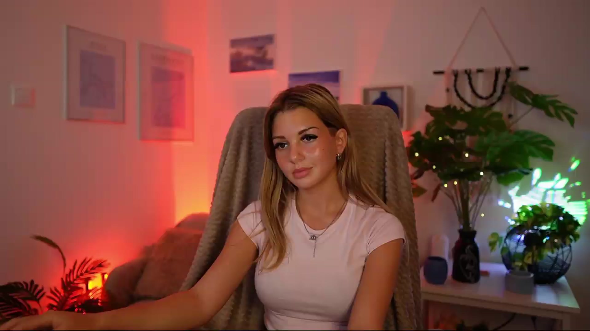 Gallery image thumbnail from Tiny_Tara18's myfreecams stream on, 09/19/2026, 16:07 image 17 of 20