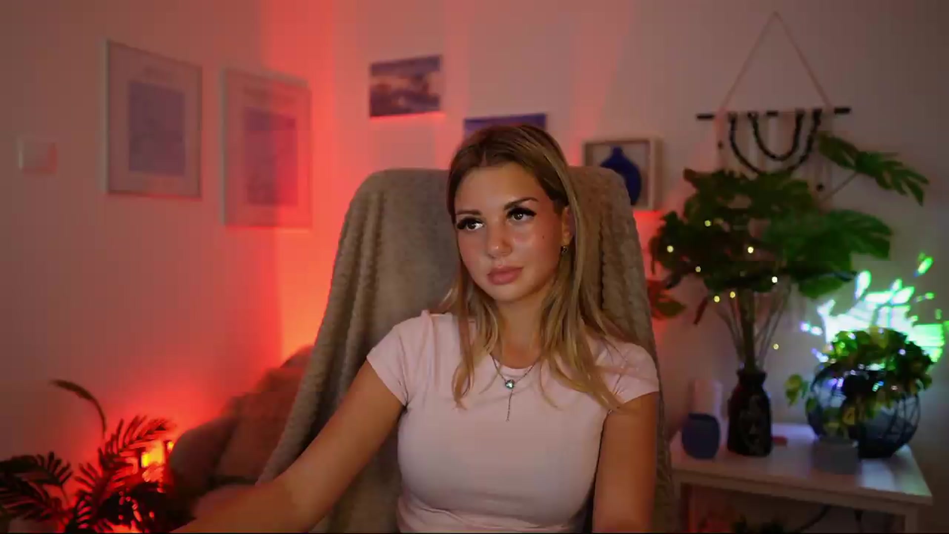 Gallery image thumbnail from Tiny_Tara18's myfreecams stream on, 09/19/2026, 16:07 image 1 of 20