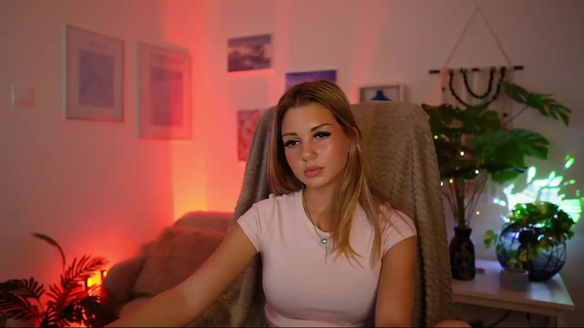 Gallery image thumbnail from Tiny_Tara18's myfreecams stream on, 09/19/2026, 16:07 image 10 of 20