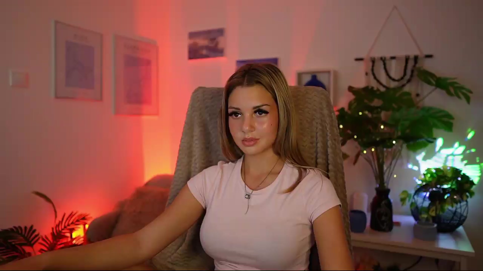 Gallery image thumbnail from Tiny_Tara18's myfreecams stream on, 09/19/2026, 17:13 image 17 of 20