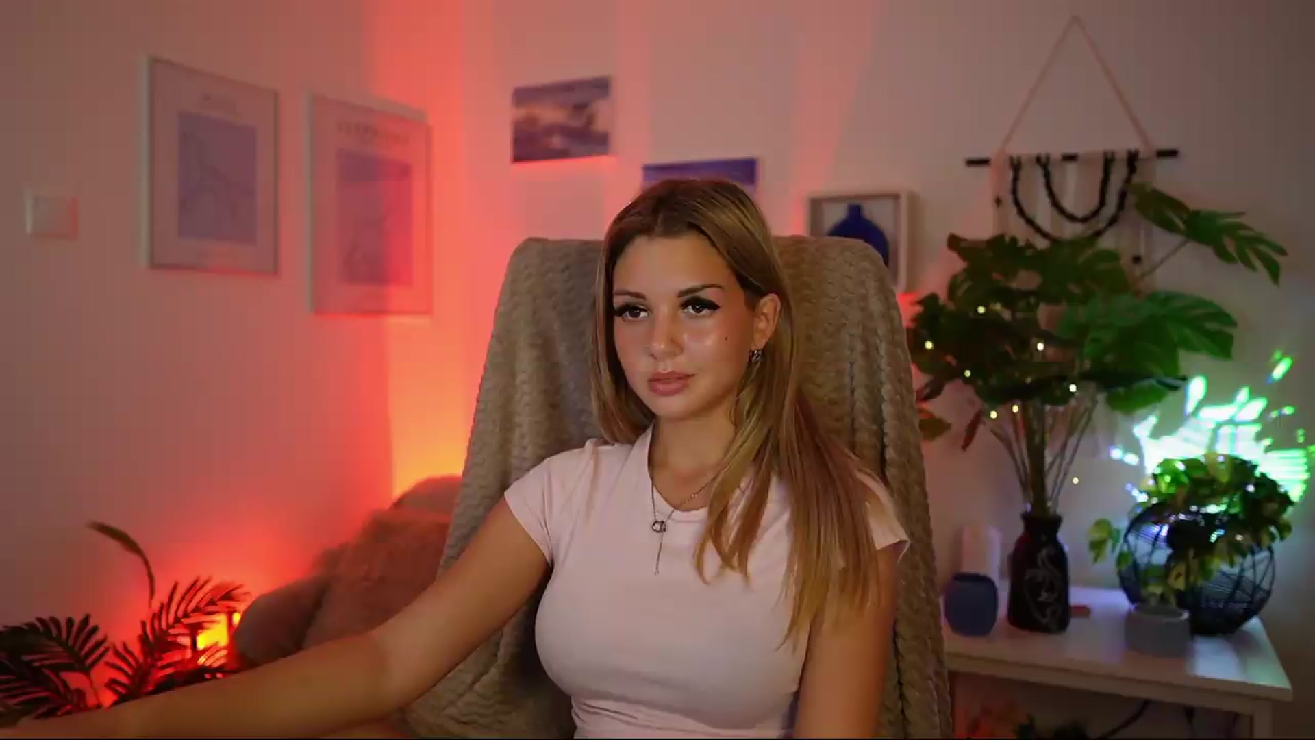 Gallery image thumbnail from Tiny_Tara18's myfreecams stream on, 09/19/2026, 17:13 image 18 of 20