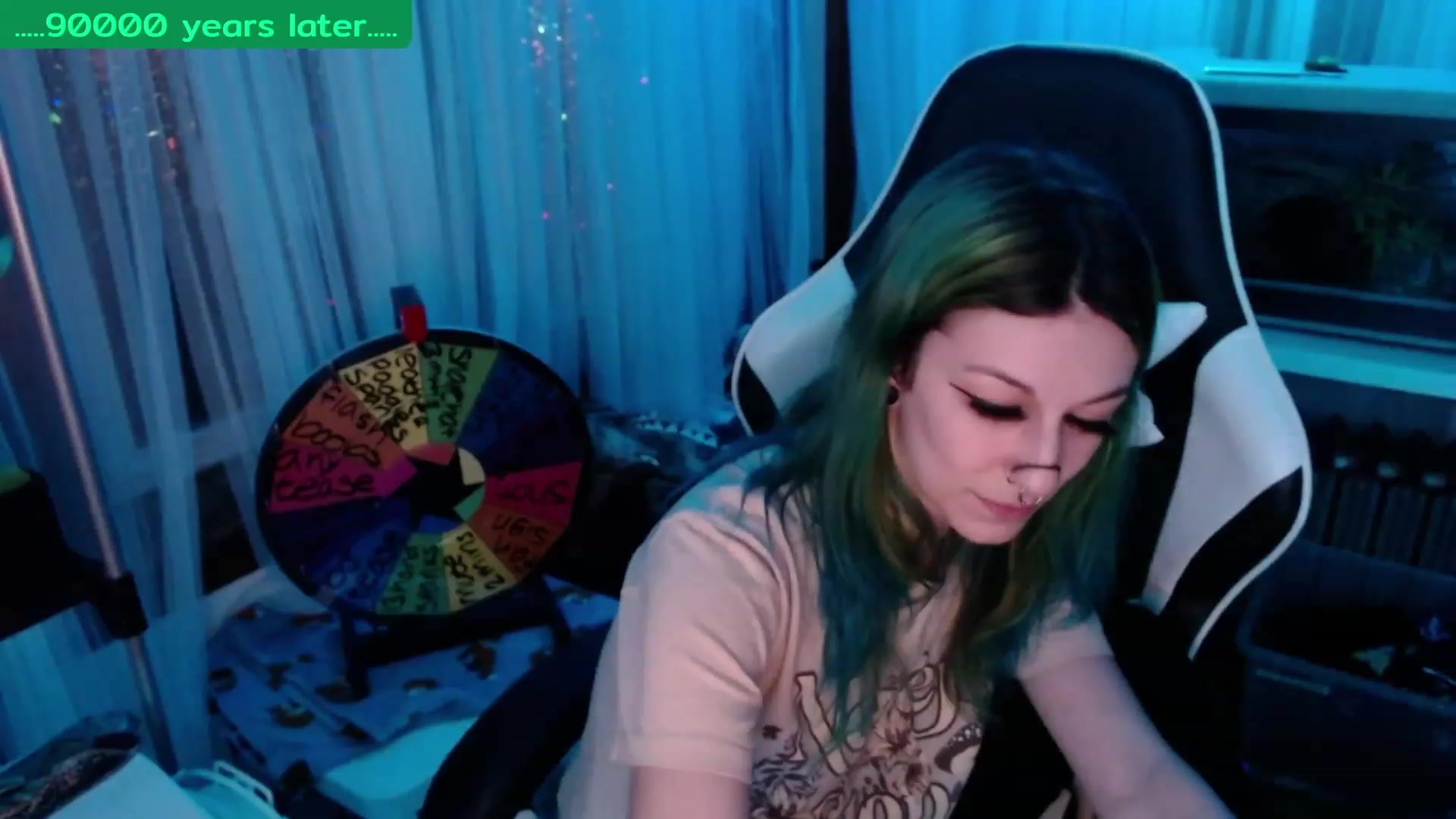 Gallery image thumbnail from Tinyfossil's myfreecams stream on, 02/06/2023, 05:46 image 1 of 20