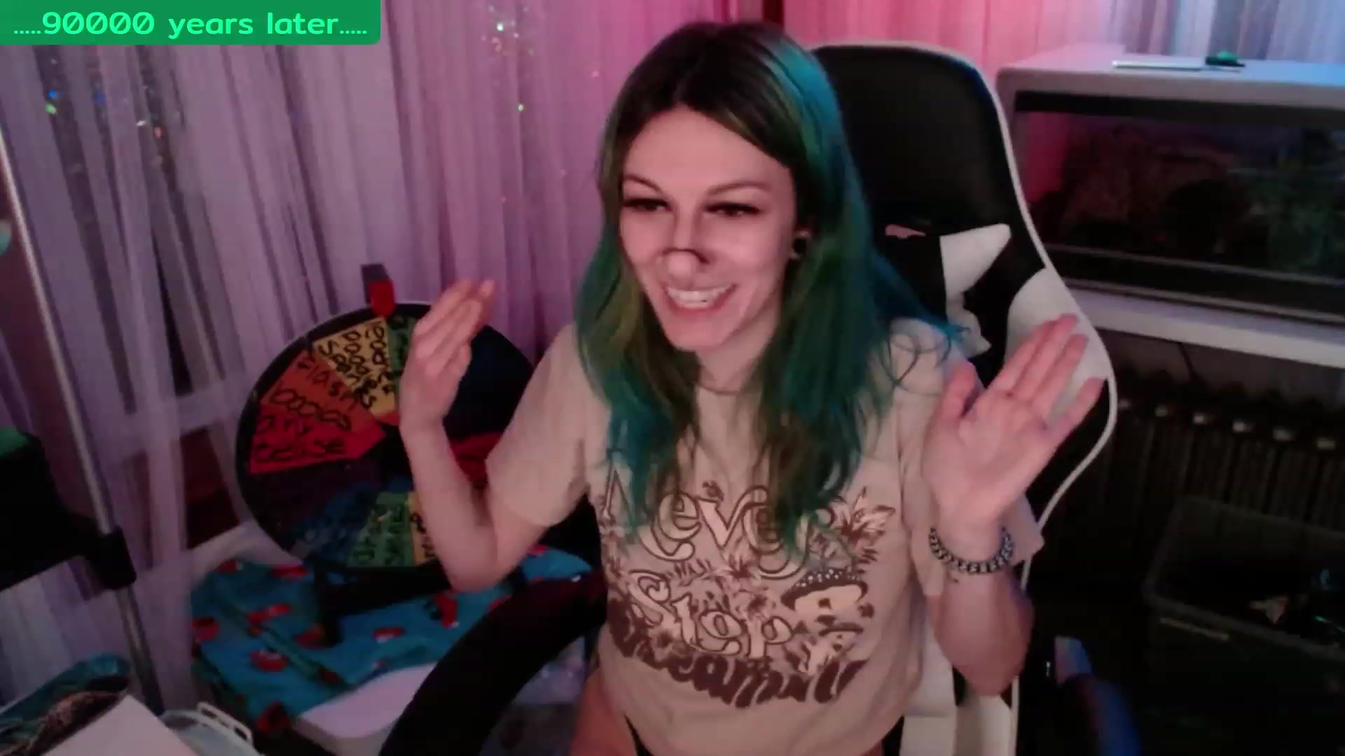 Gallery image thumbnail from Tinyfossil's myfreecams stream on, 02/06/2023, 05:46 image 10 of 20