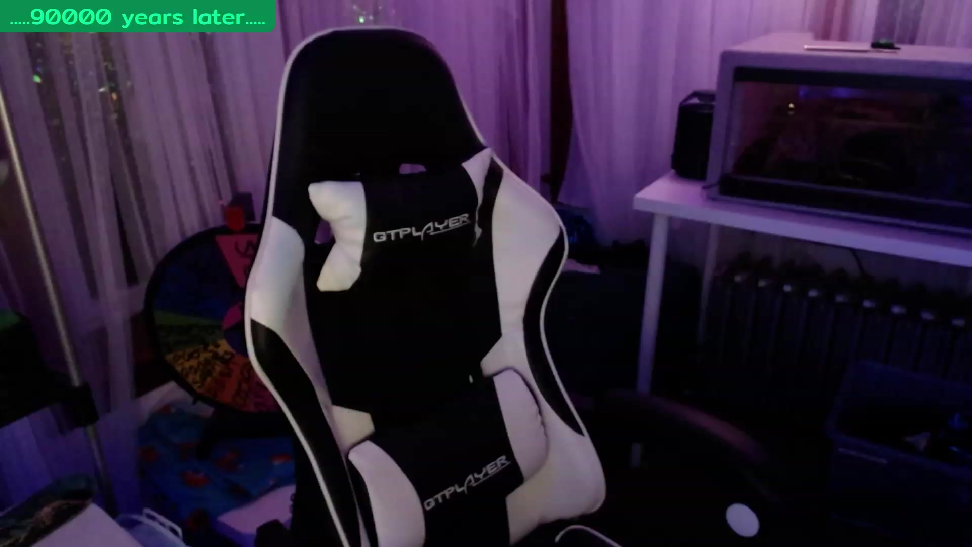 Gallery image thumbnail from Tinyfossil's myfreecams stream on, 02/06/2023, 05:46 image 15 of 20