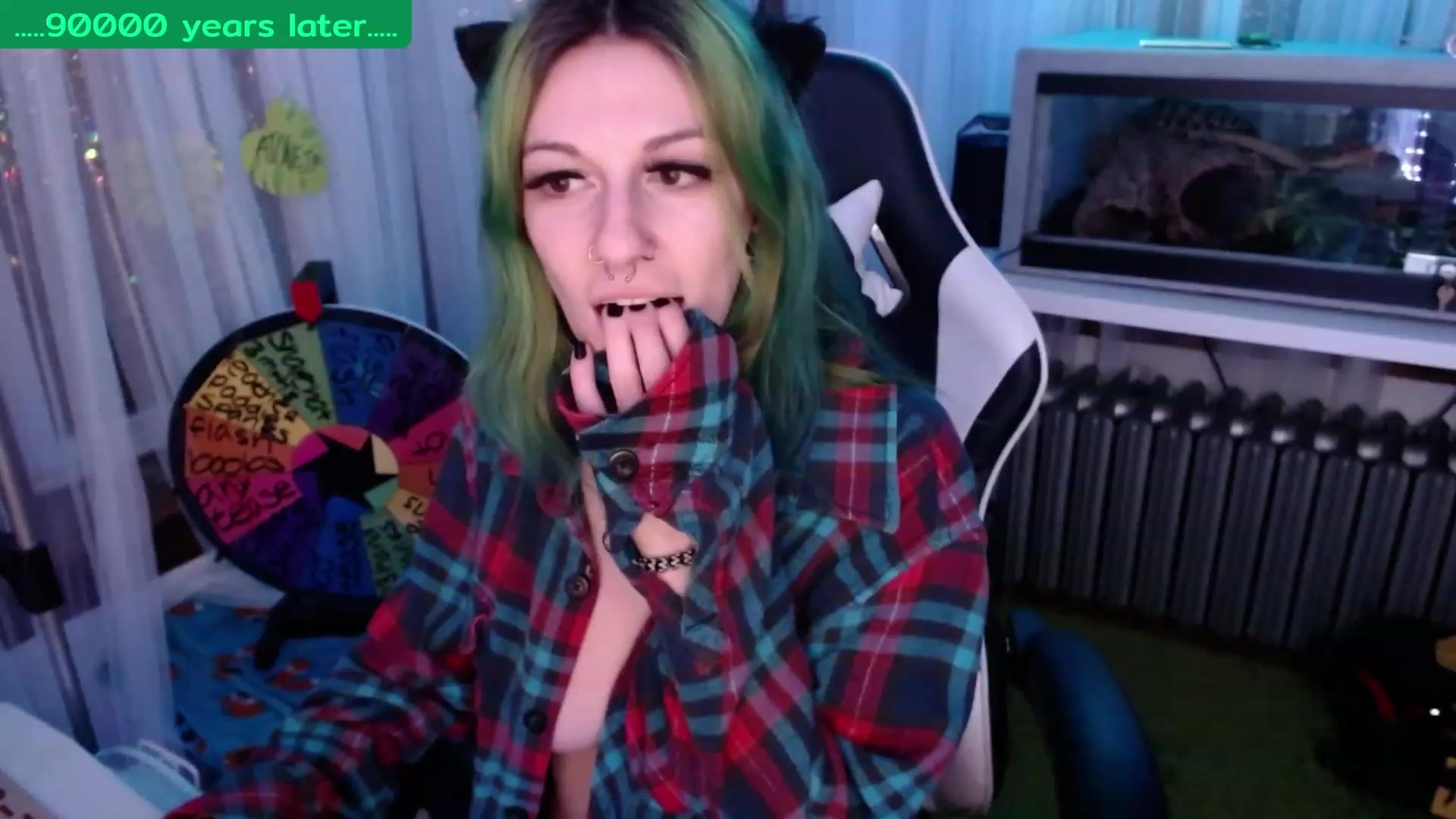 Gallery image thumbnail from Tinyfossil's myfreecams stream on, 02/18/2023, 07:32 image 15 of 20