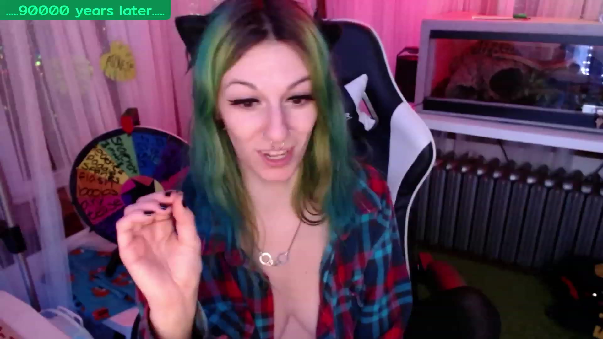 Gallery image thumbnail from Tinyfossil's myfreecams stream on, 02/18/2023, 07:32 image 18 of 20