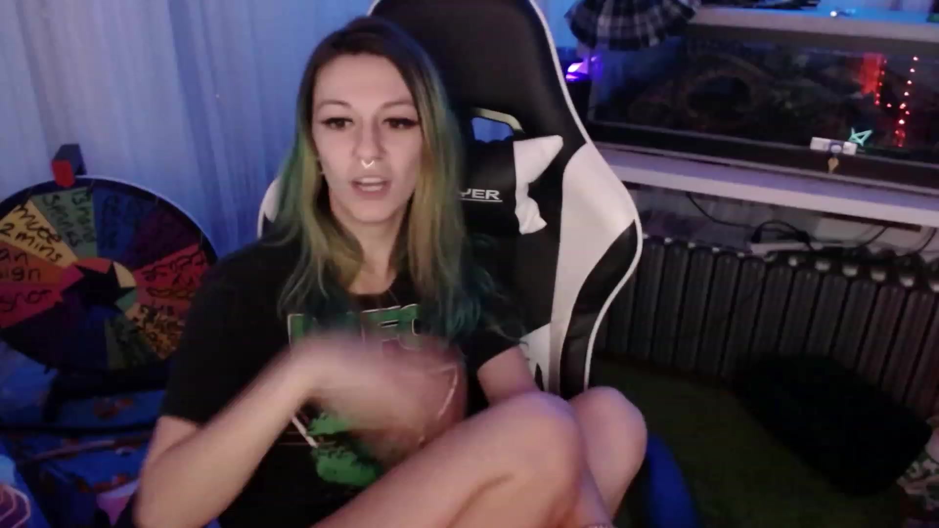 Gallery image thumbnail from Tinyfossil's myfreecams stream on, 07/28/2023, 05:59 image 4 of 20