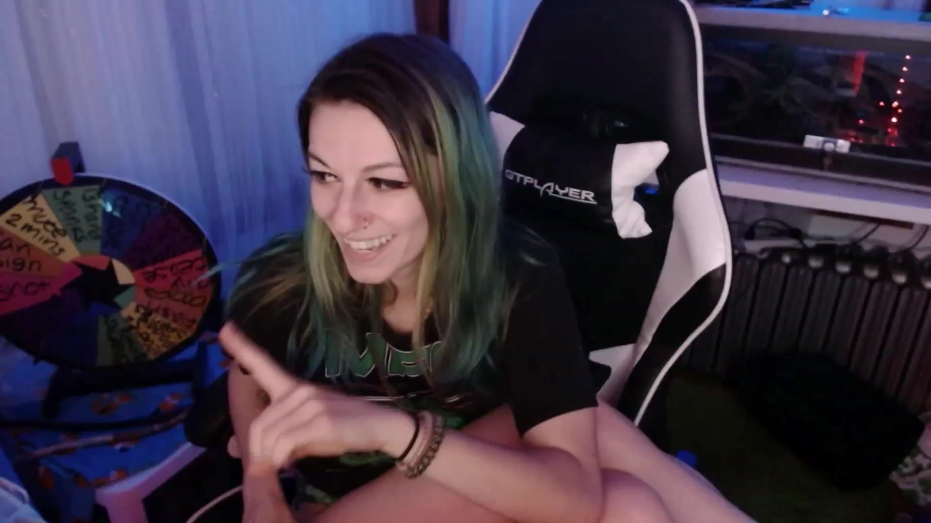 Gallery image thumbnail from Tinyfossil's myfreecams stream on, 07/28/2023, 05:59 image 15 of 20