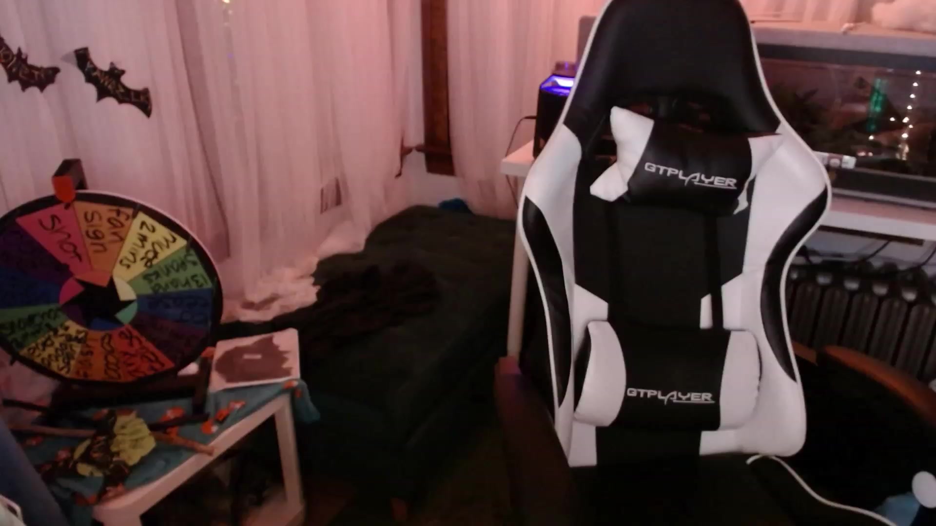 Gallery image thumbnail from Tinyfossil's myfreecams stream on, 08/12/2023, 06:25 image 11 of 20