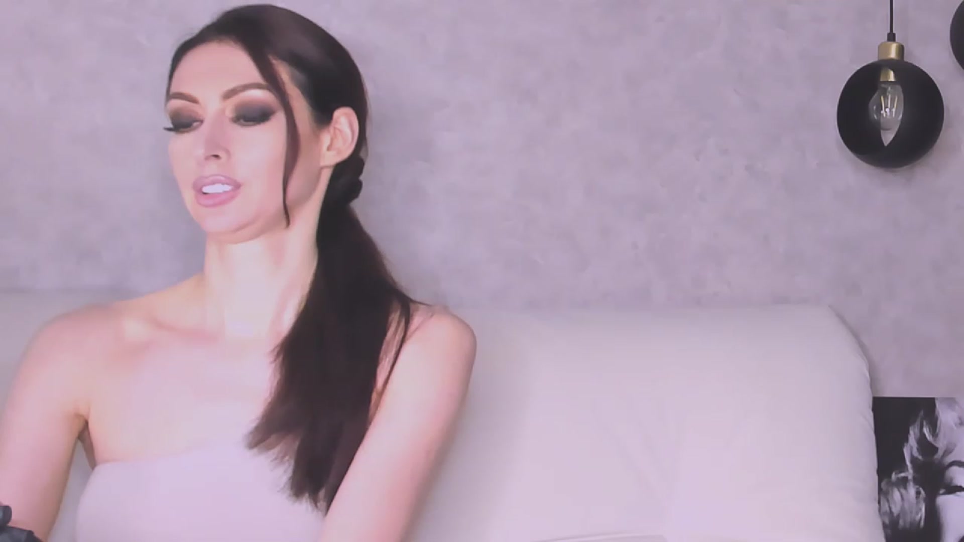 Gallery image thumbnail from Tishina's myfreecams stream on, 05/07/2023, 24:04 image 16 of 20