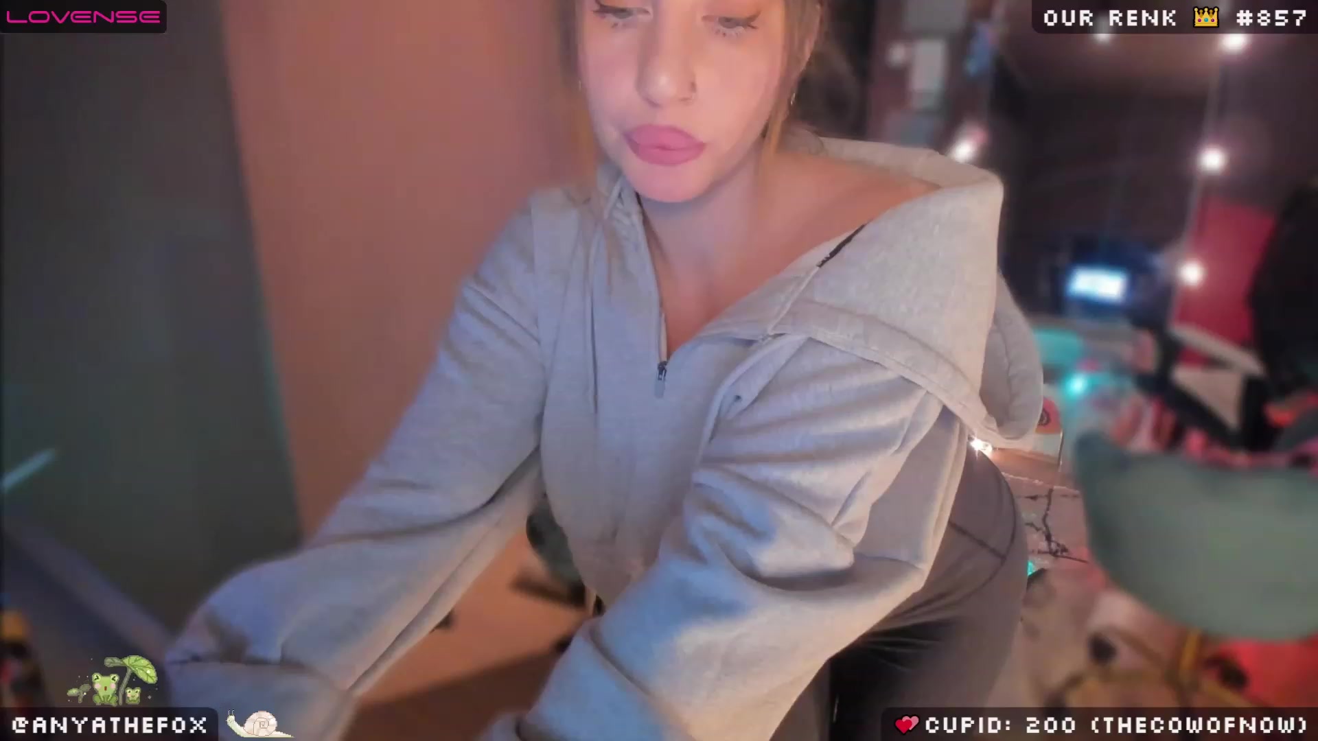 Gallery image thumbnail from Titcoin's myfreecams stream on, 02/17/2023, 07:16 image 7 of 20
