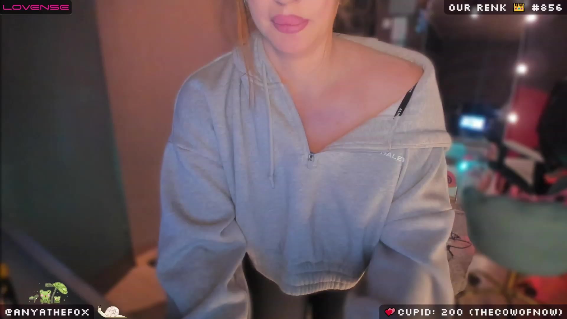 Gallery image thumbnail from Titcoin's myfreecams stream on, 02/17/2023, 07:16 image 3 of 20