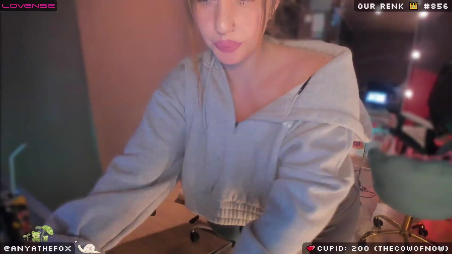Gallery image thumbnail from Titcoin's myfreecams stream on, 02/17/2023, 07:16 image 6 of 20