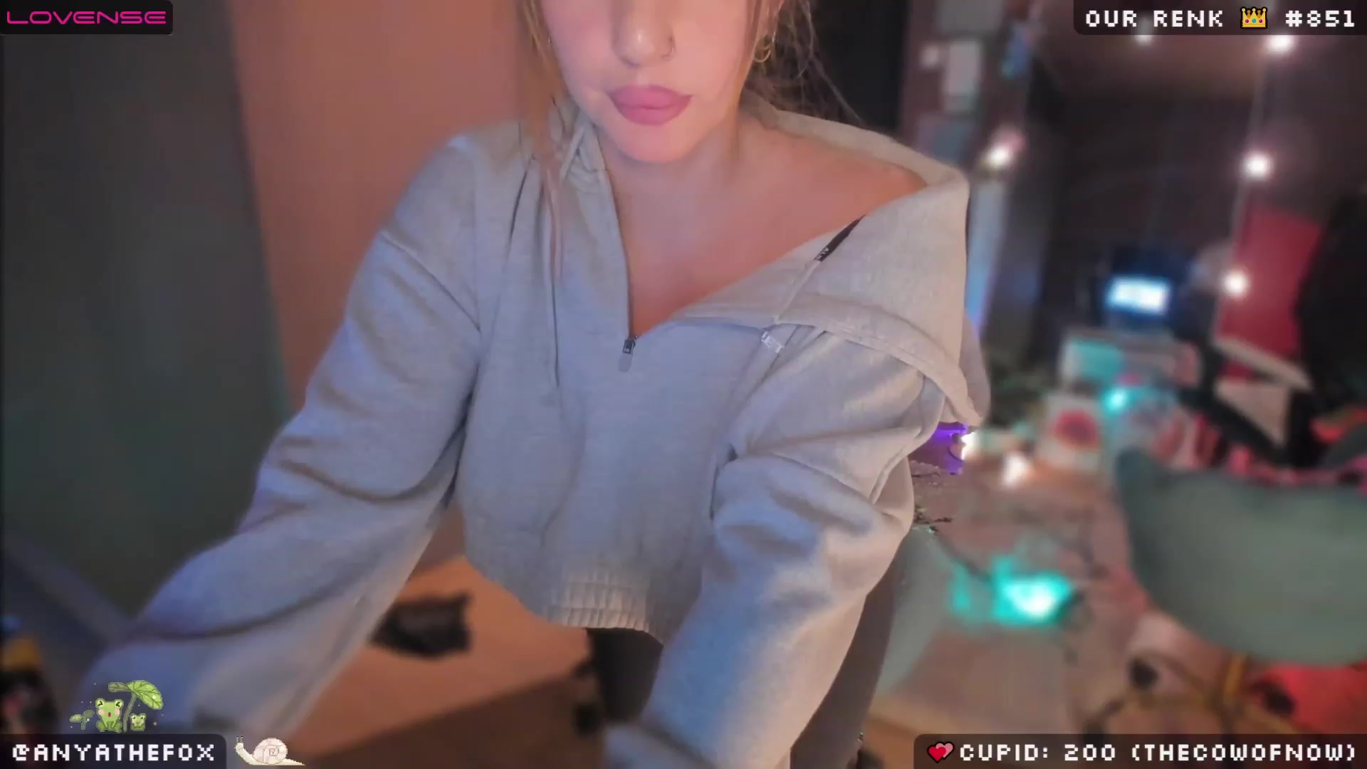 Gallery image thumbnail from Titcoin's myfreecams stream on, 02/17/2023, 07:16 image 10 of 20