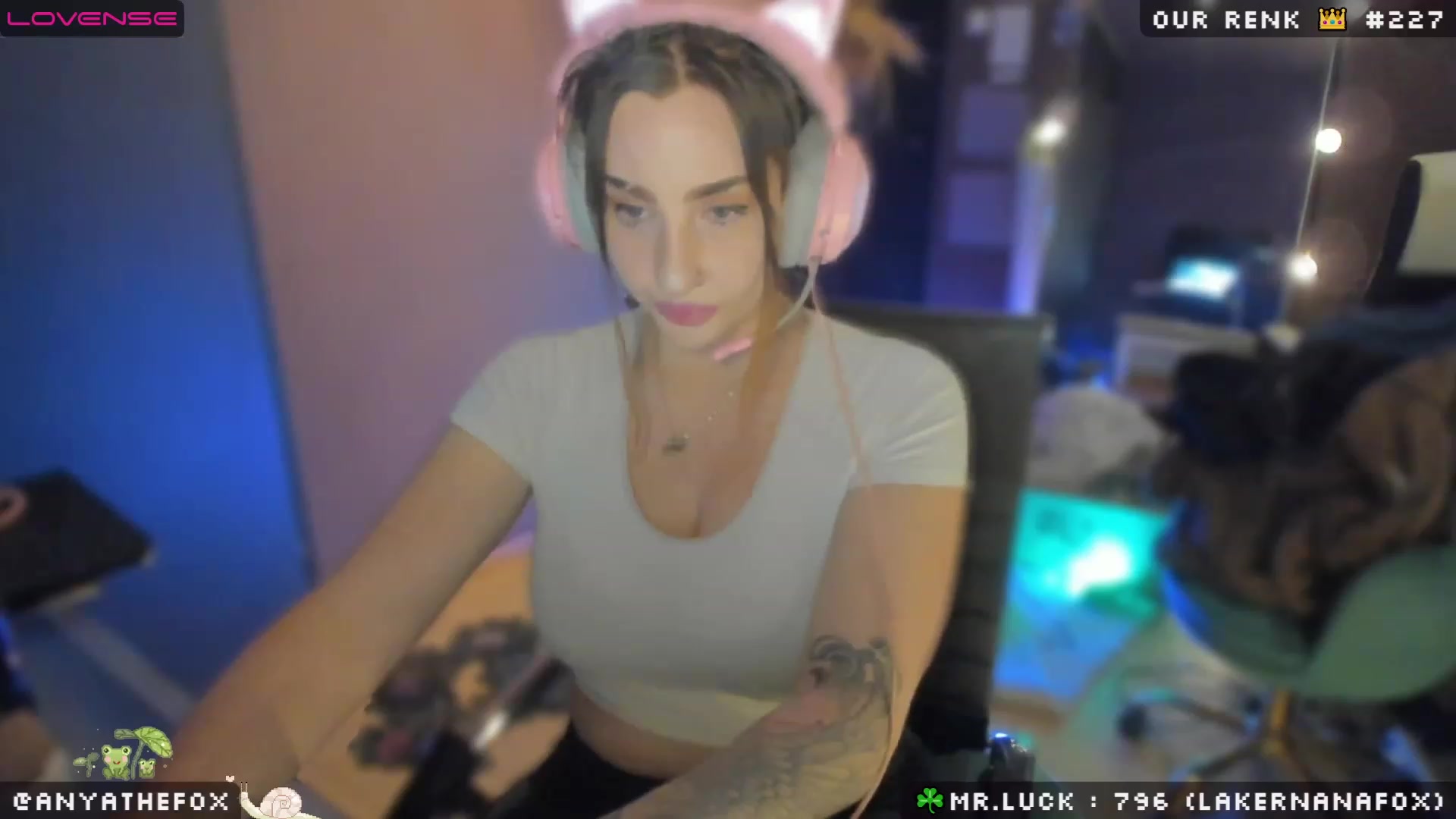 Gallery image thumbnail from Titcoin's myfreecams stream on, 03/08/2023, 09:17 image 8 of 20