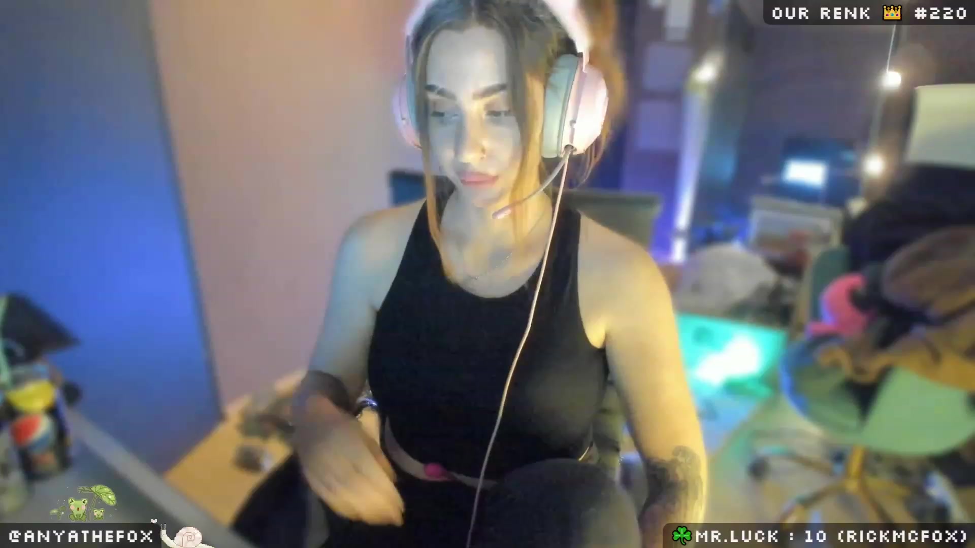 Gallery image thumbnail from Titcoin's myfreecams stream on, 03/10/2023, 20:37 image 10 of 20