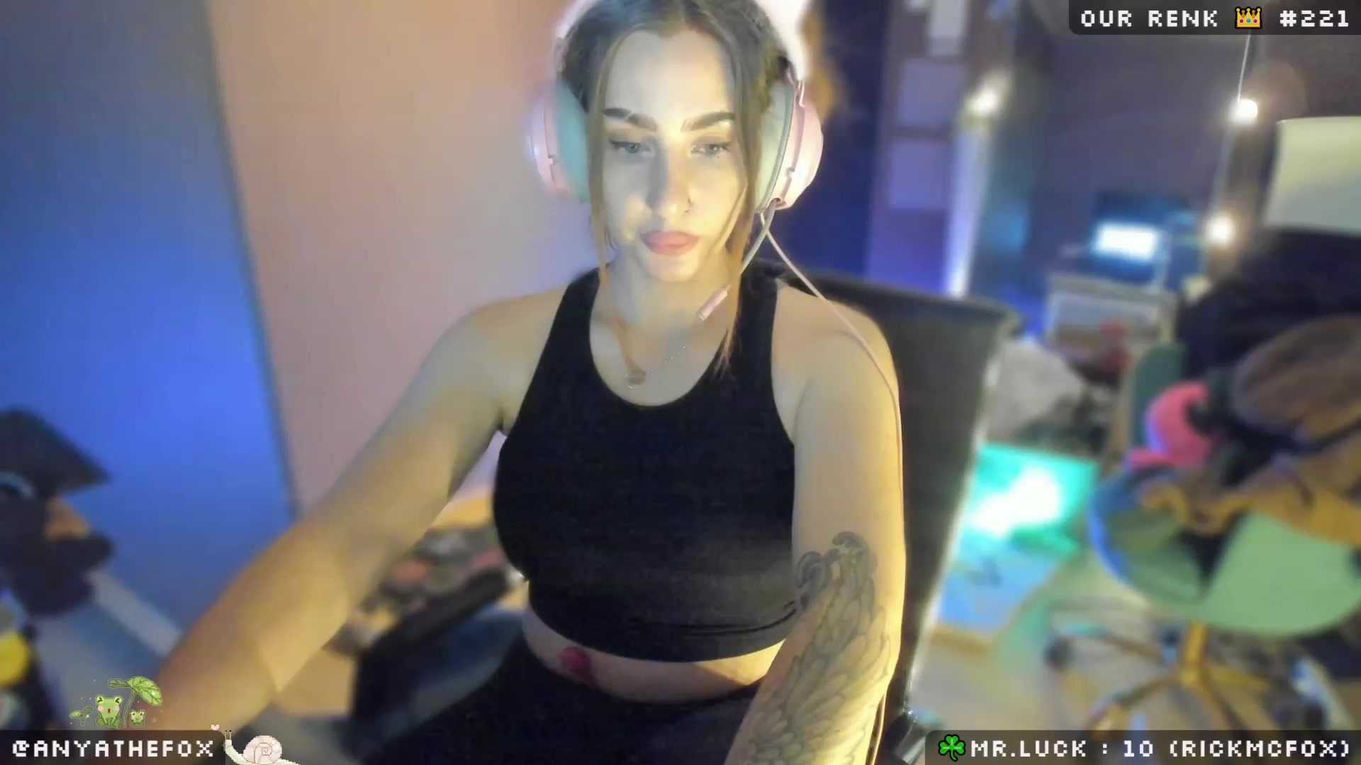 Gallery image thumbnail from Titcoin's myfreecams stream on, 03/10/2023, 20:37 image 15 of 20