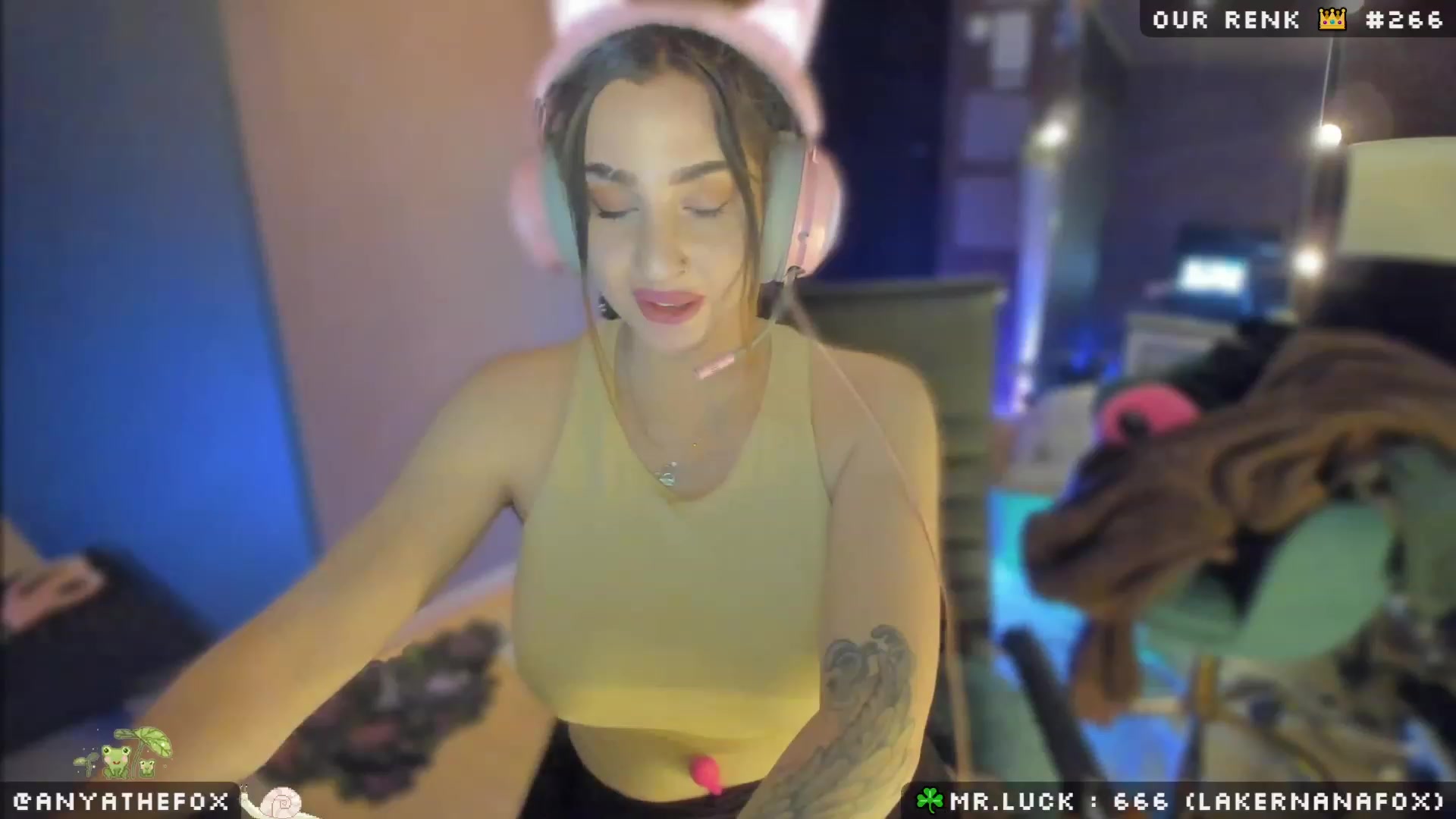 Gallery image thumbnail from Titcoin's myfreecams stream on, 03/12/2023, 08:50 image 20 of 20