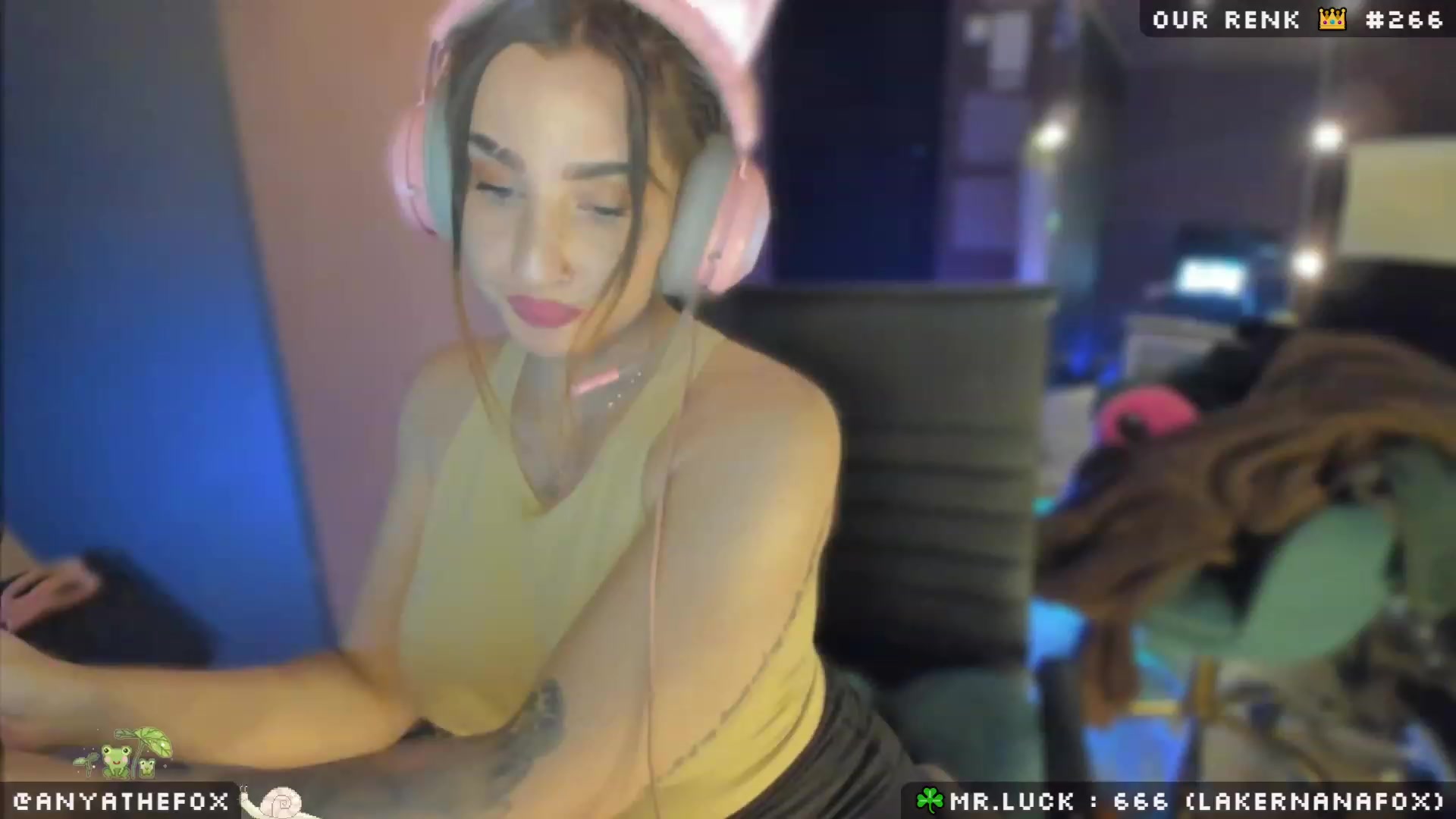 Gallery image thumbnail from Titcoin's myfreecams stream on, 03/12/2023, 08:50 image 15 of 20