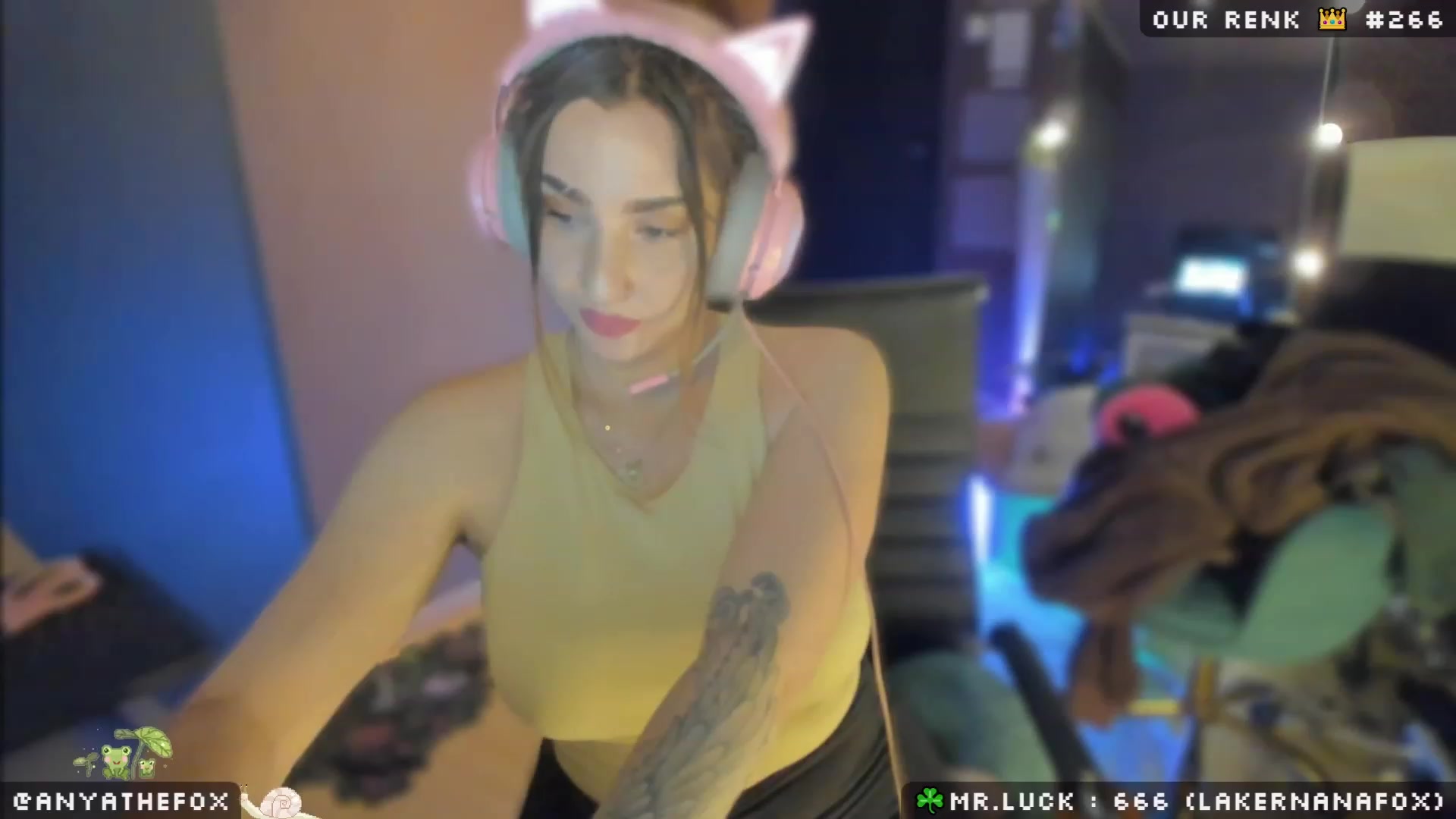 Gallery image thumbnail from Titcoin's myfreecams stream on, 03/12/2023, 08:50 image 19 of 20