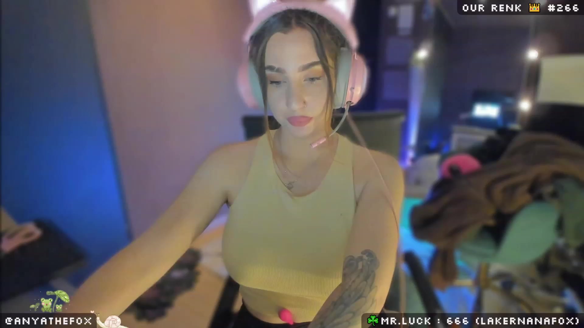 Gallery image thumbnail from Titcoin's myfreecams stream on, 03/12/2023, 08:50 image 18 of 20