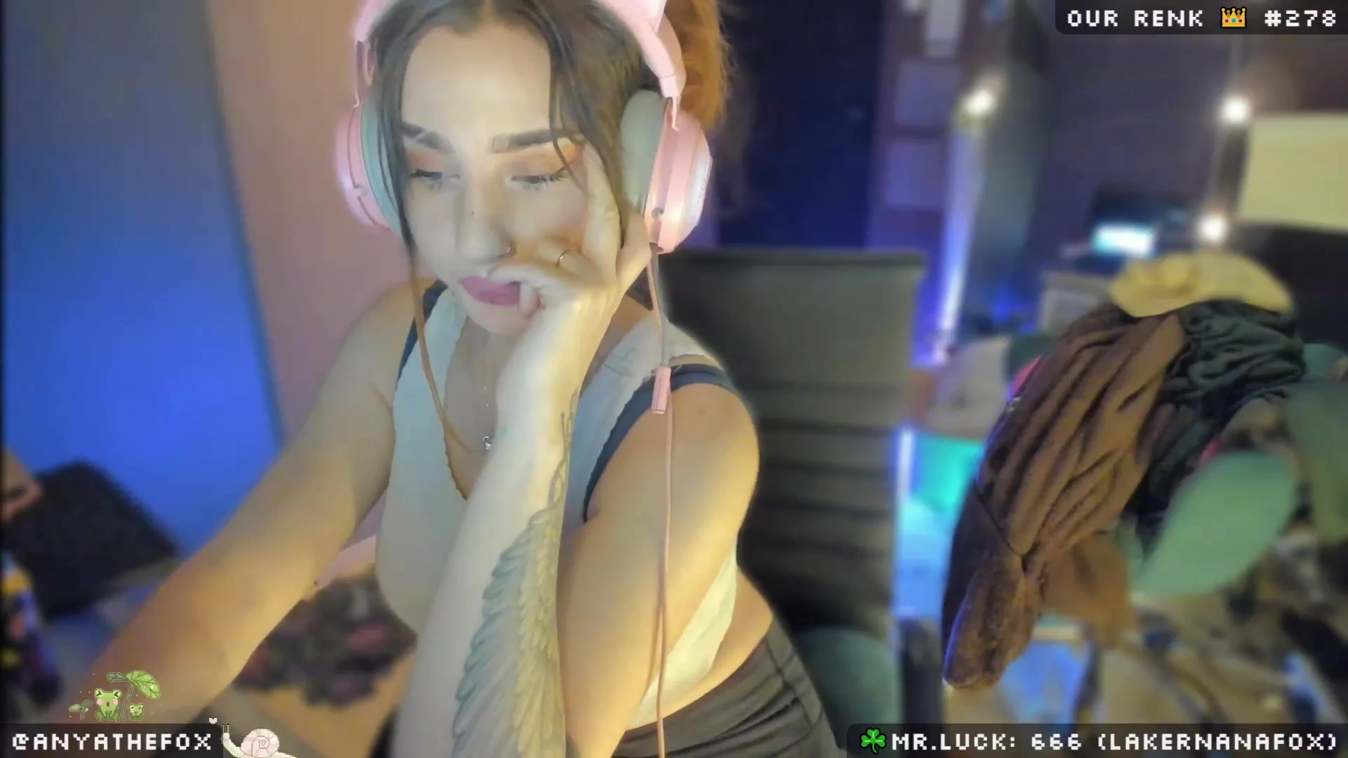 Gallery image thumbnail from Titcoin's myfreecams stream on, 03/13/2023, 07:30 image 13 of 20