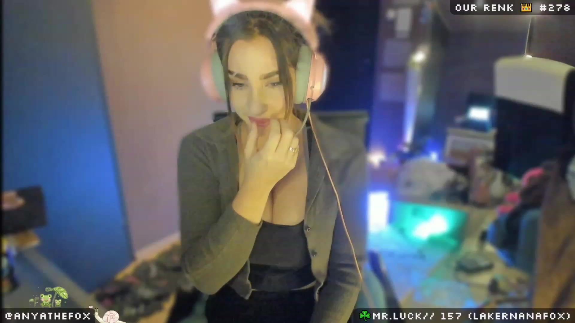 Gallery image thumbnail from Titcoin's myfreecams stream on, 03/17/2023, 07:05 image 1 of 20