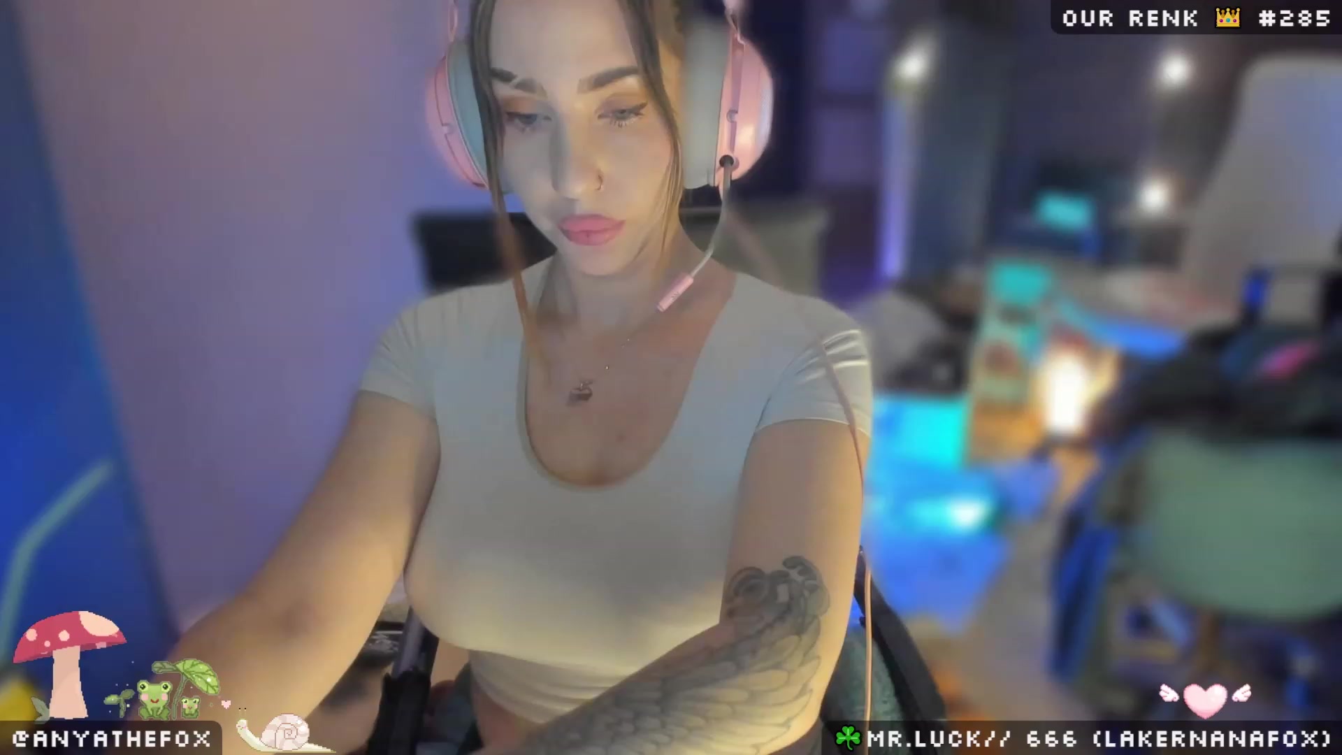 Gallery image thumbnail from Titcoin's myfreecams stream on, 04/01/2023, 08:37 image 5 of 20