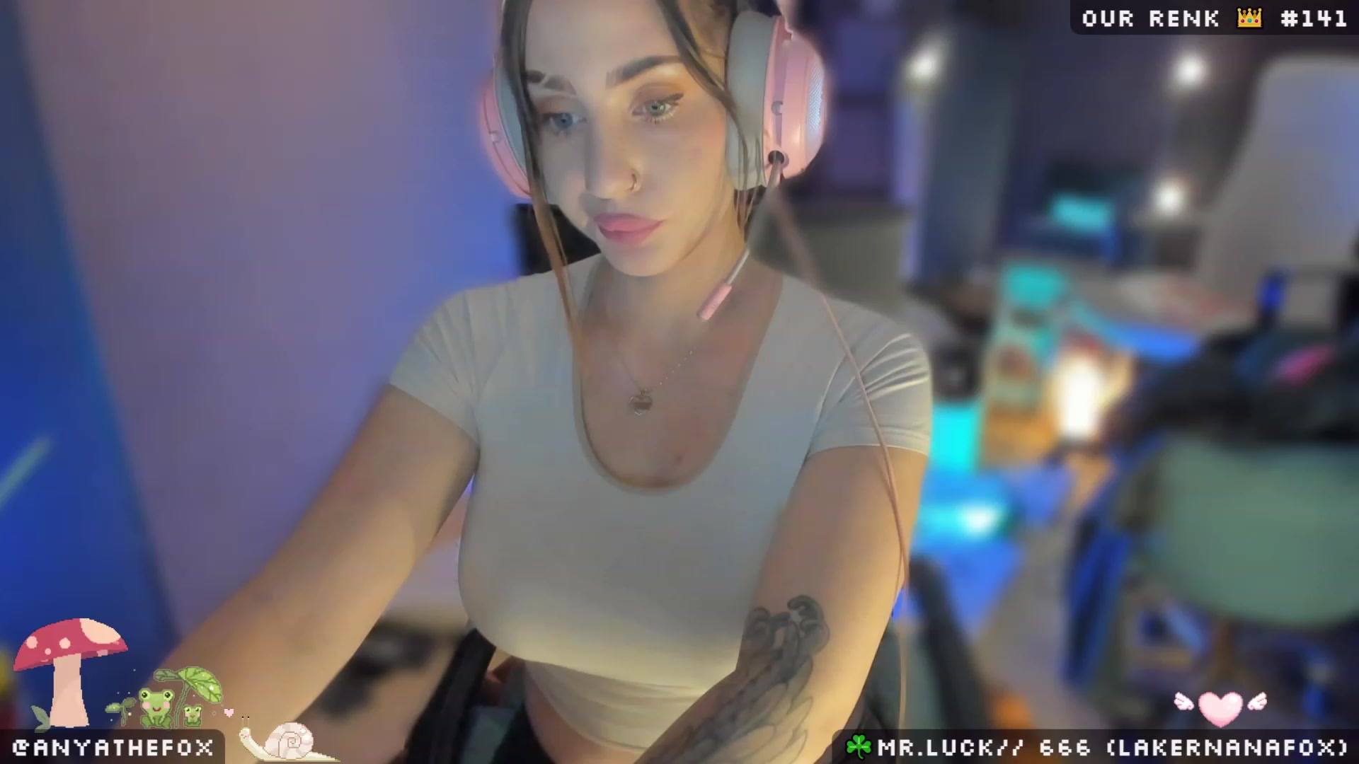 Gallery image thumbnail from Titcoin's myfreecams stream on, 04/01/2023, 08:37 image 10 of 20