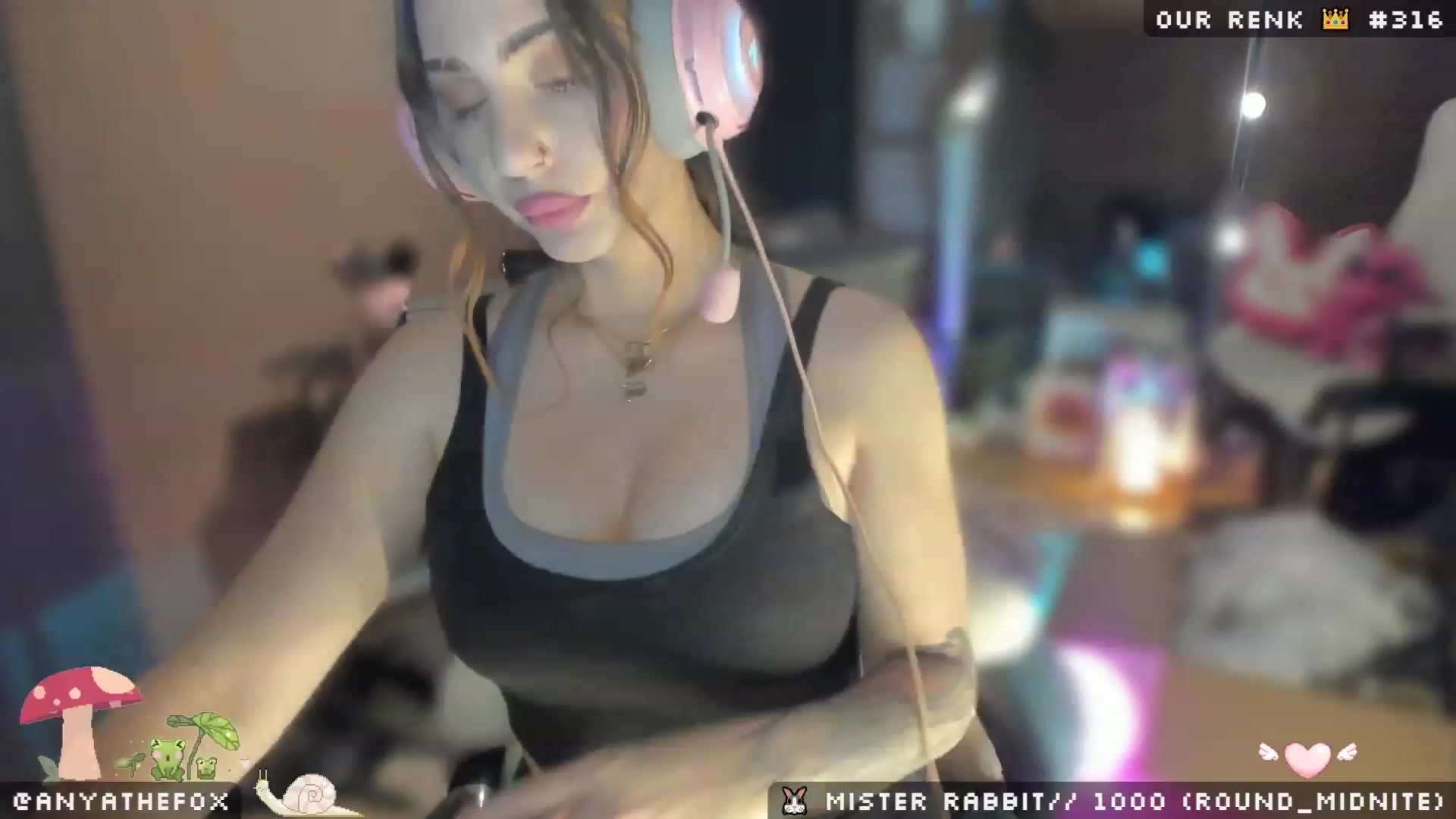 Gallery image thumbnail from Titcoin's myfreecams stream on, 04/17/2023, 07:16 image 16 of 20