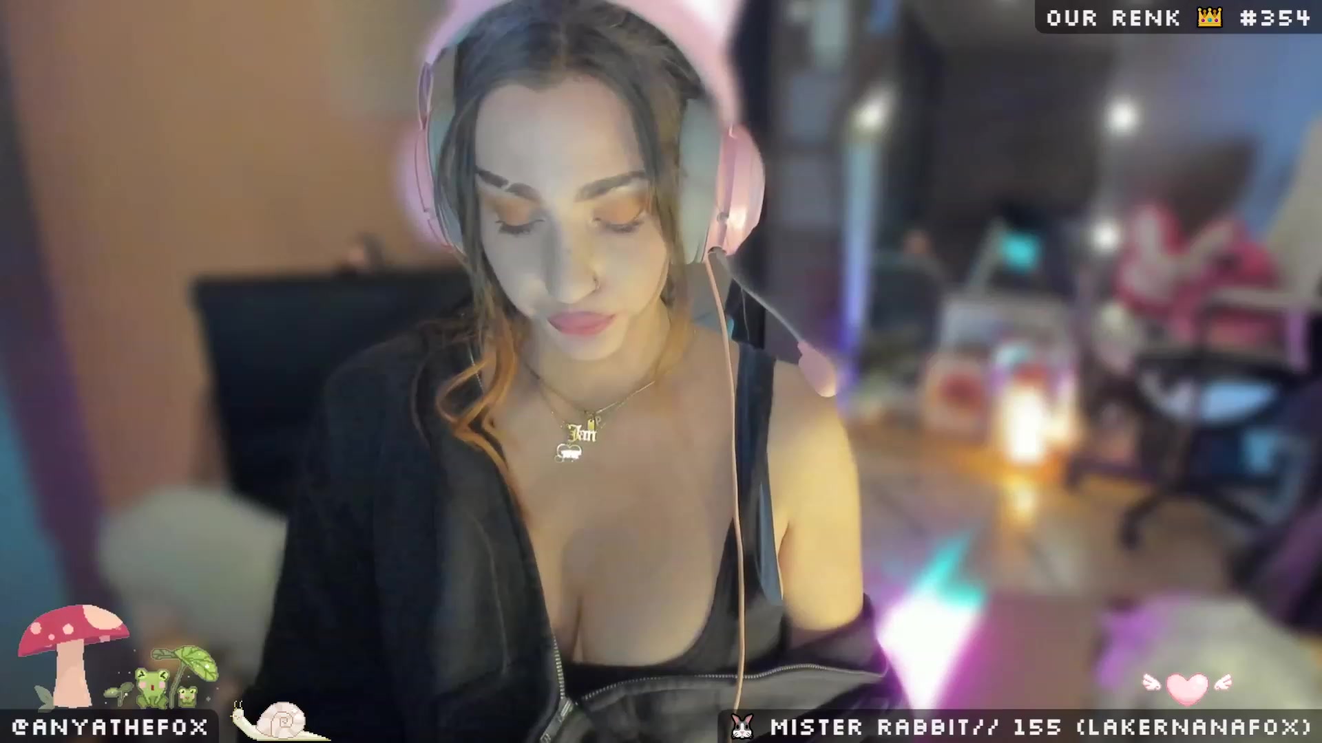 Gallery image thumbnail from Titcoin's myfreecams stream on, 04/20/2023, 06:53 image 17 of 20