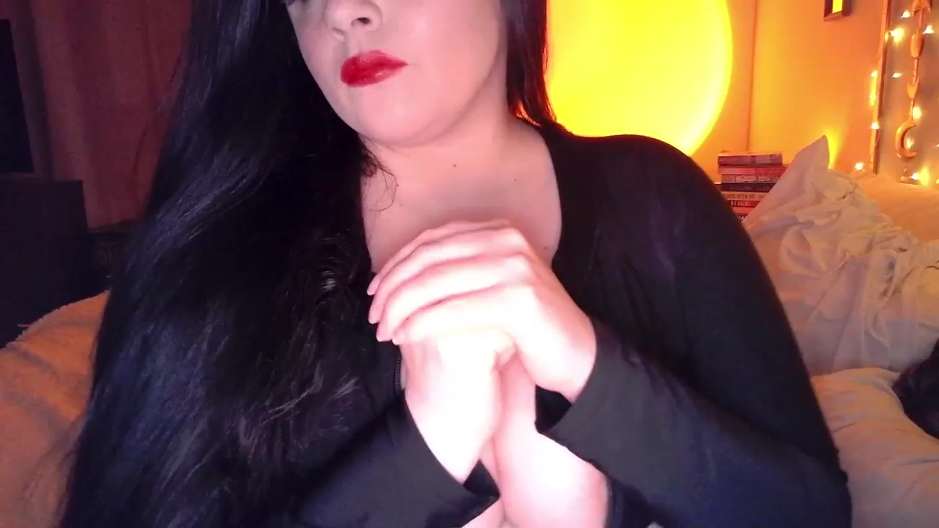 Gallery image thumbnail from TitsMcgeee's myfreecams stream on, 12/18/2022, 07:26 image 9 of 20