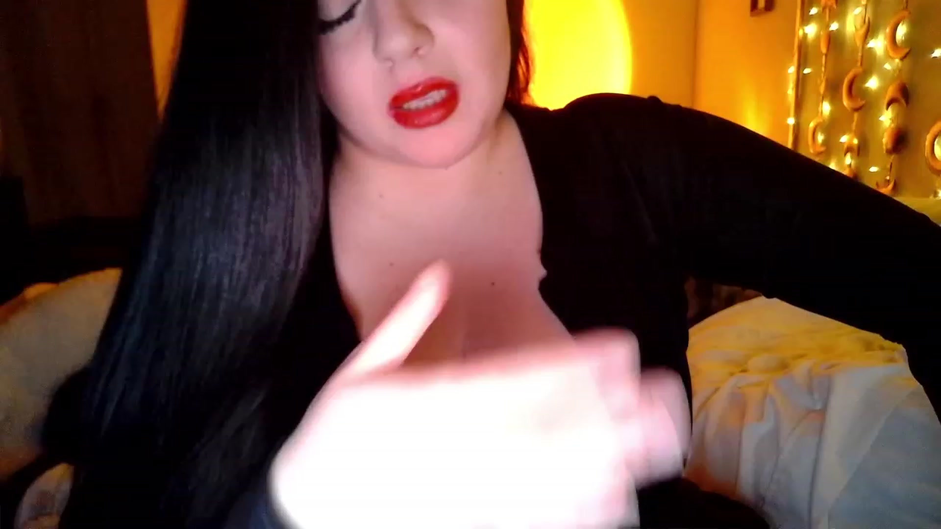 Gallery image thumbnail from TitsMcgeee's myfreecams stream on, 12/22/2022, 10:34 image 12 of 20