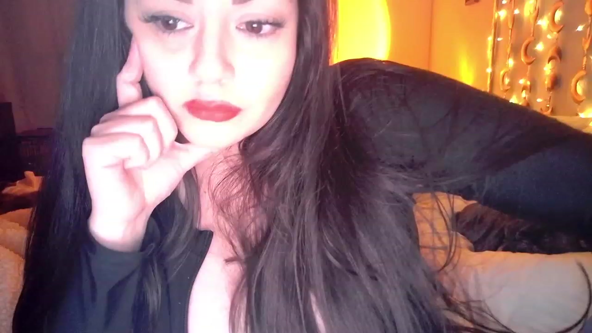 Gallery image thumbnail from TitsMcgeee's myfreecams stream on, 12/22/2022, 11:35 image 4 of 20