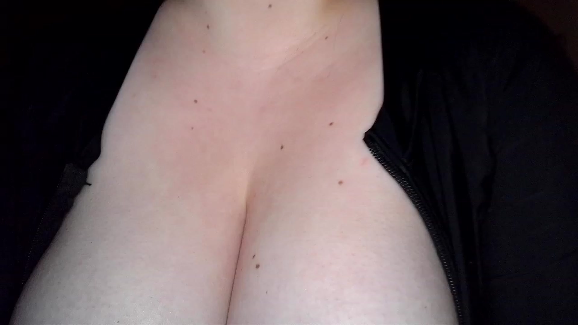 Gallery image thumbnail from TitsMcgeee's myfreecams stream on, 02/17/2023, 05:37 image 5 of 20