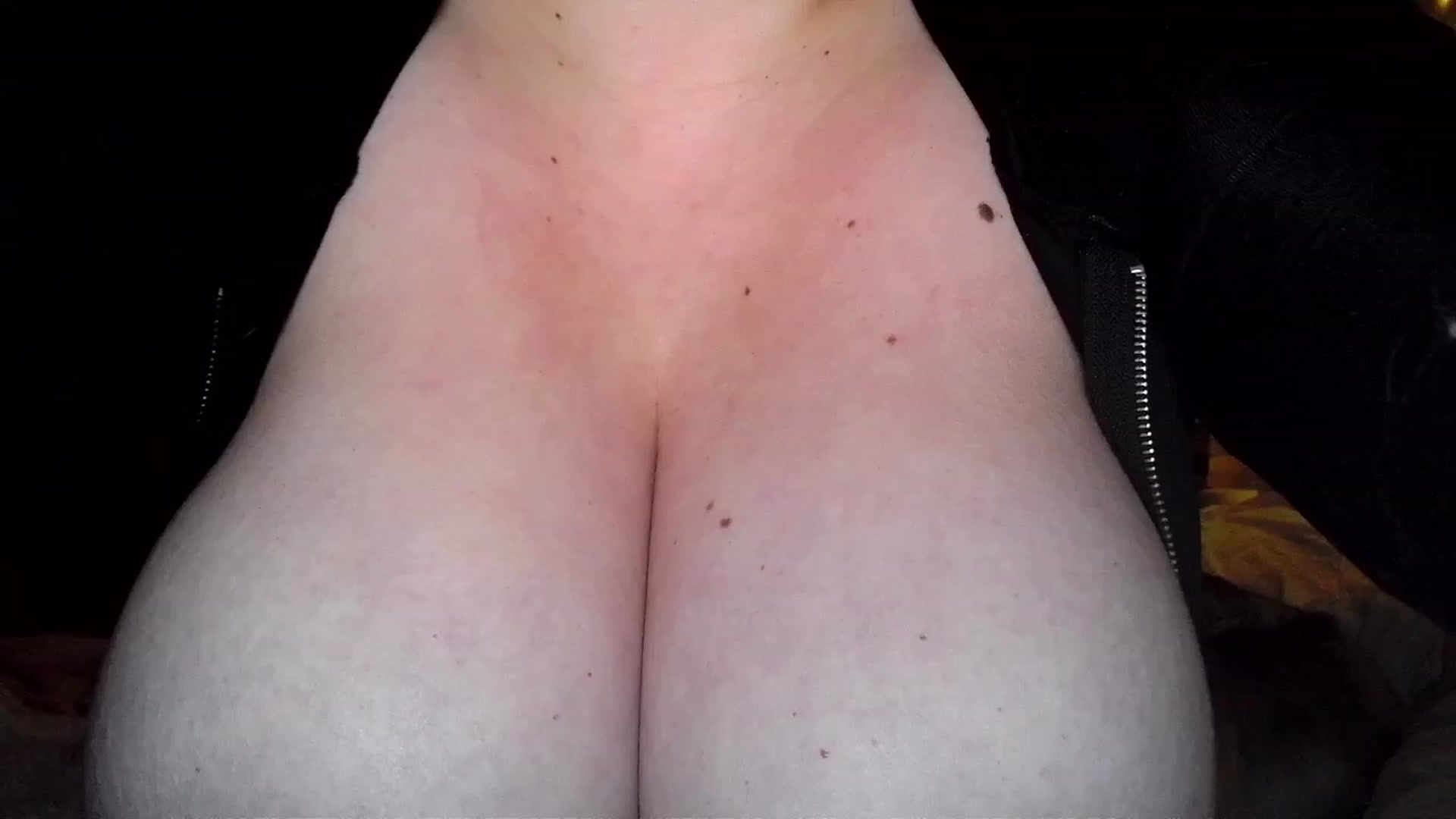Gallery image thumbnail from TitsMcgeee's myfreecams stream on, 03/08/2023, 12:47 image 17 of 20