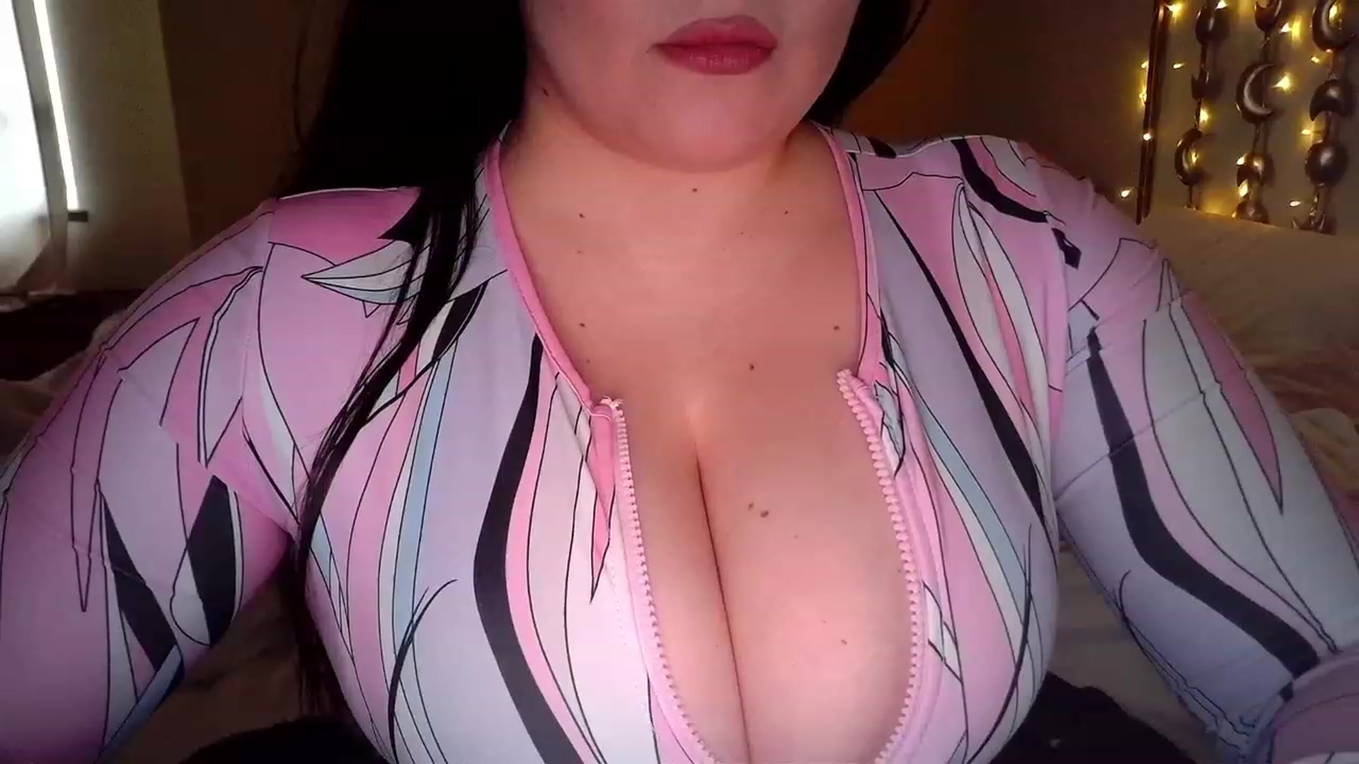 Gallery image thumbnail from TitsMcgeee's myfreecams stream on, 03/19/2023, 24:00 image 15 of 20