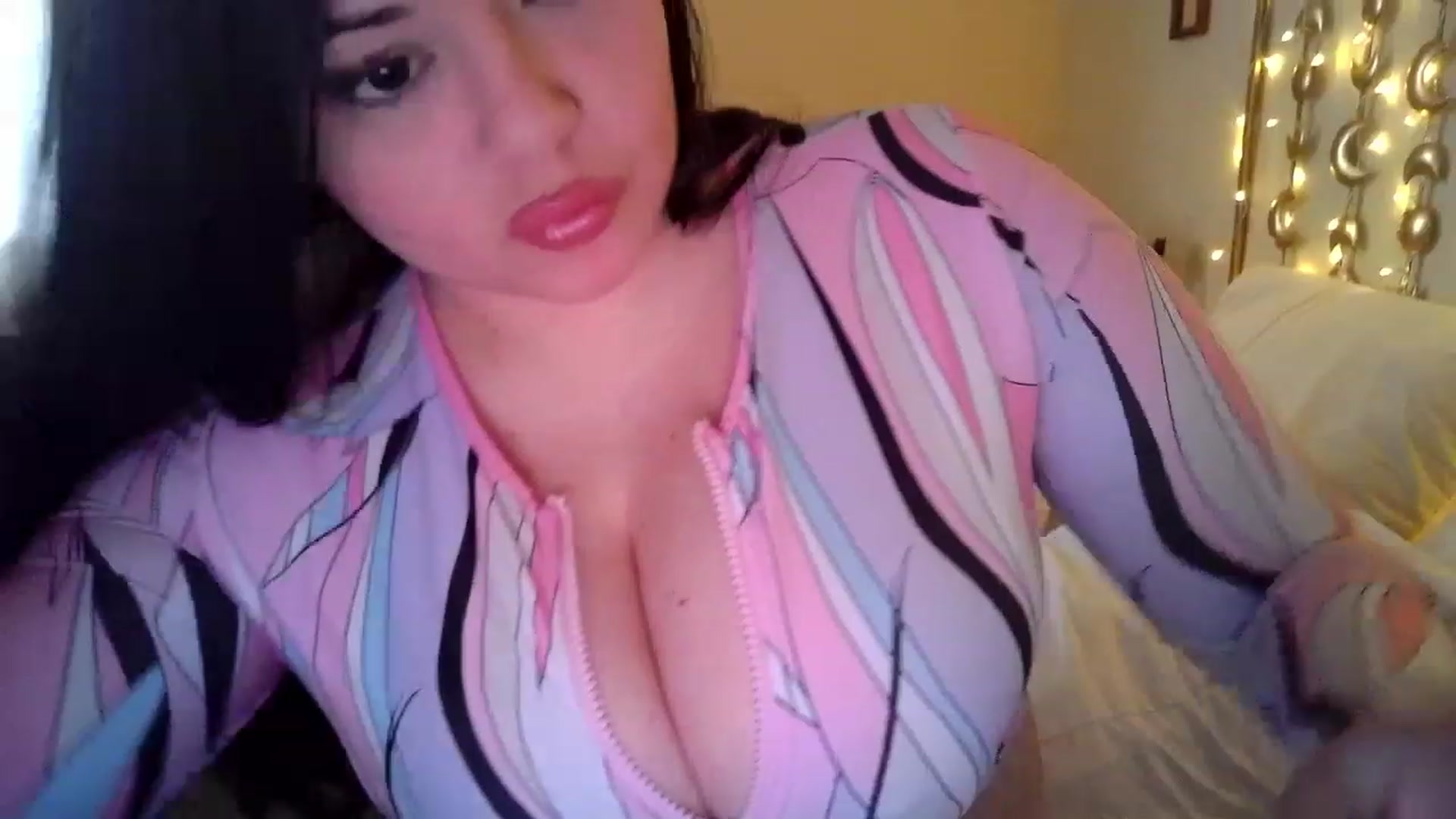 Gallery image thumbnail from TitsMcgeee's myfreecams stream on, 03/19/2023, 16:47 image 14 of 20