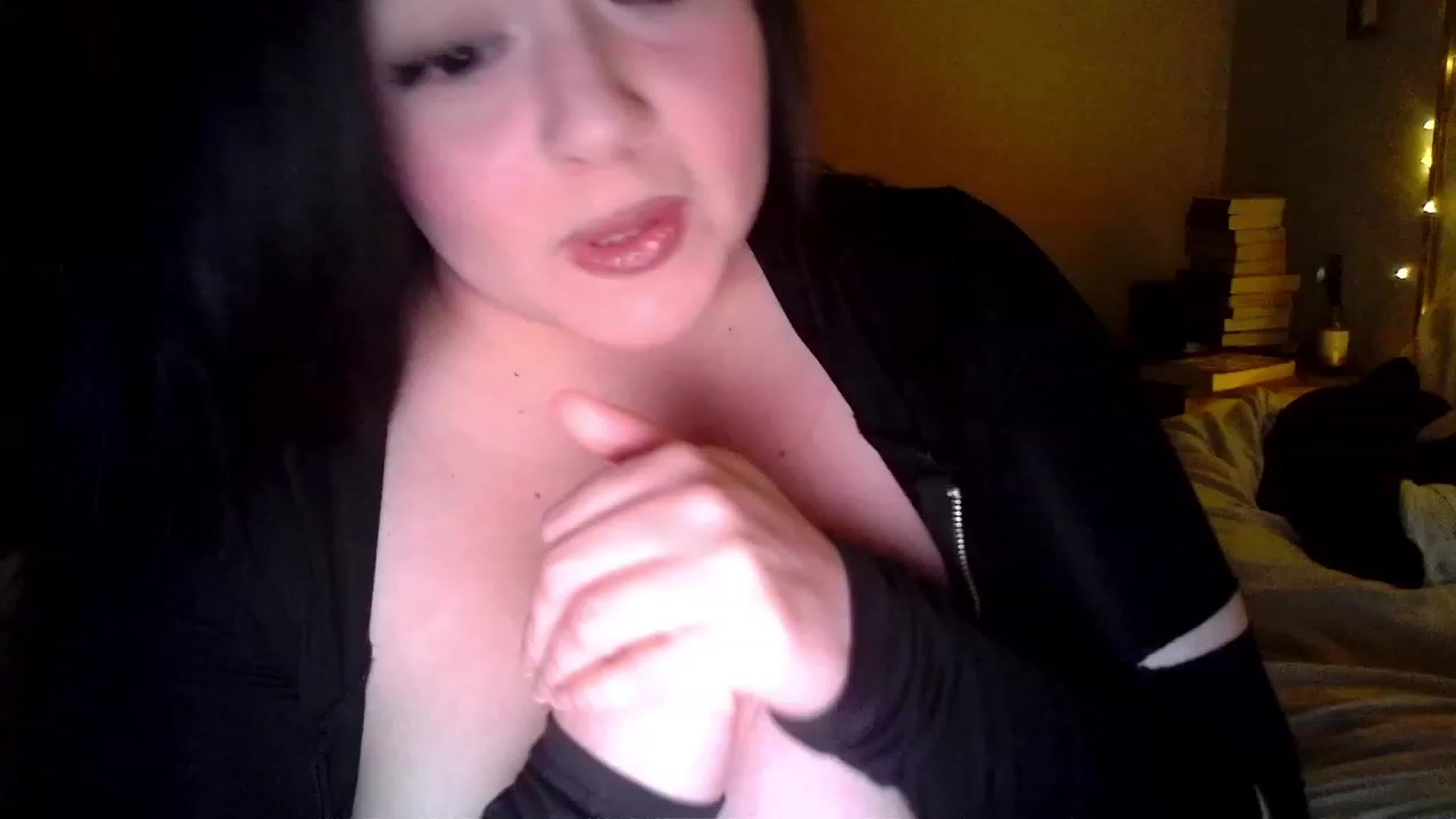 Gallery image thumbnail from TitsMcgeee's myfreecams stream on, 04/02/2023, 06:44 image 17 of 20